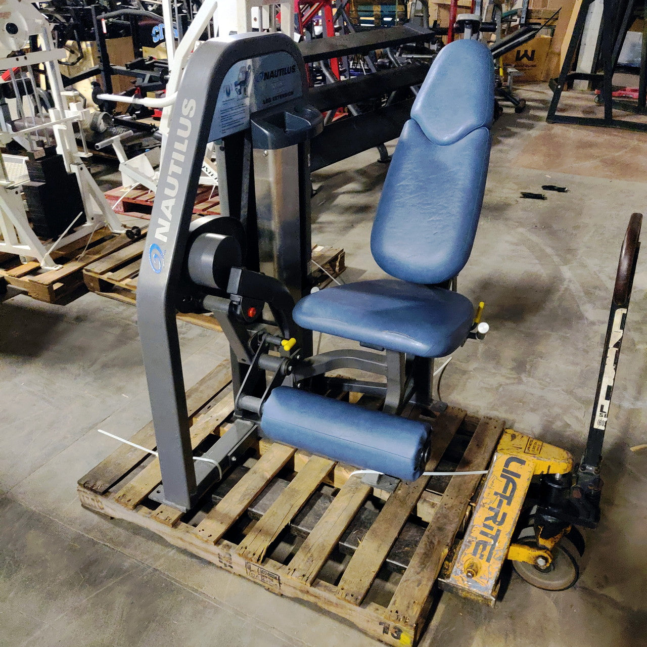 Nautilus Nitro Plus Leg Extension Machine - Heavy Duty Gym Equipment for Home & Commercial Use | Perfect for Leg Workouts, Strength Training & Fitness