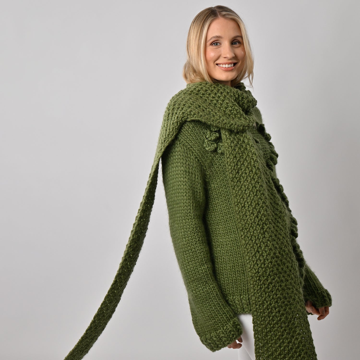 Cozy Boyfriend Scarf Knitting Kit for Beginners - DIY Chunky Knit Winter Scarf - Perfect for Gifts, Christmas, and Cold Weather Fashion
