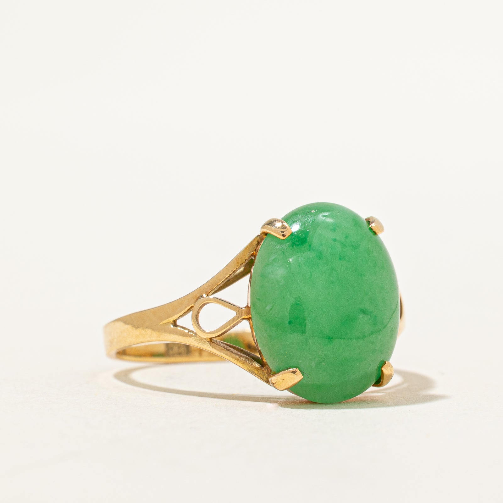 4.00ct Oval Cabochon Jade Ring - Size 6.75 - Elegant Vintage Jewelry for Women, Perfect for Weddings, Parties & Special Occasions