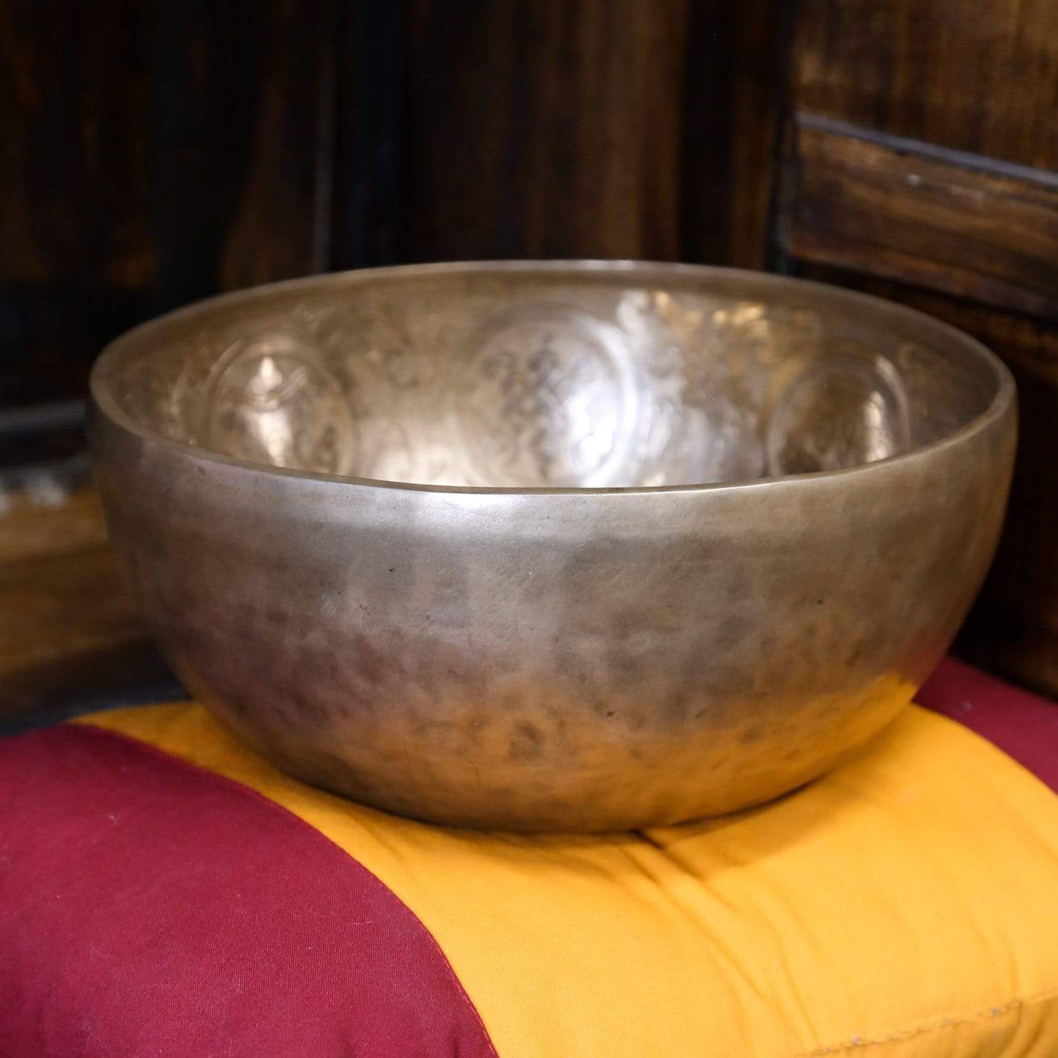 Authentic Green Tara Etched Tibetan Singing Bowl - Handcrafted Meditation & Healing Instrument for Yoga, Sound Therapy & Mindfulness Practice