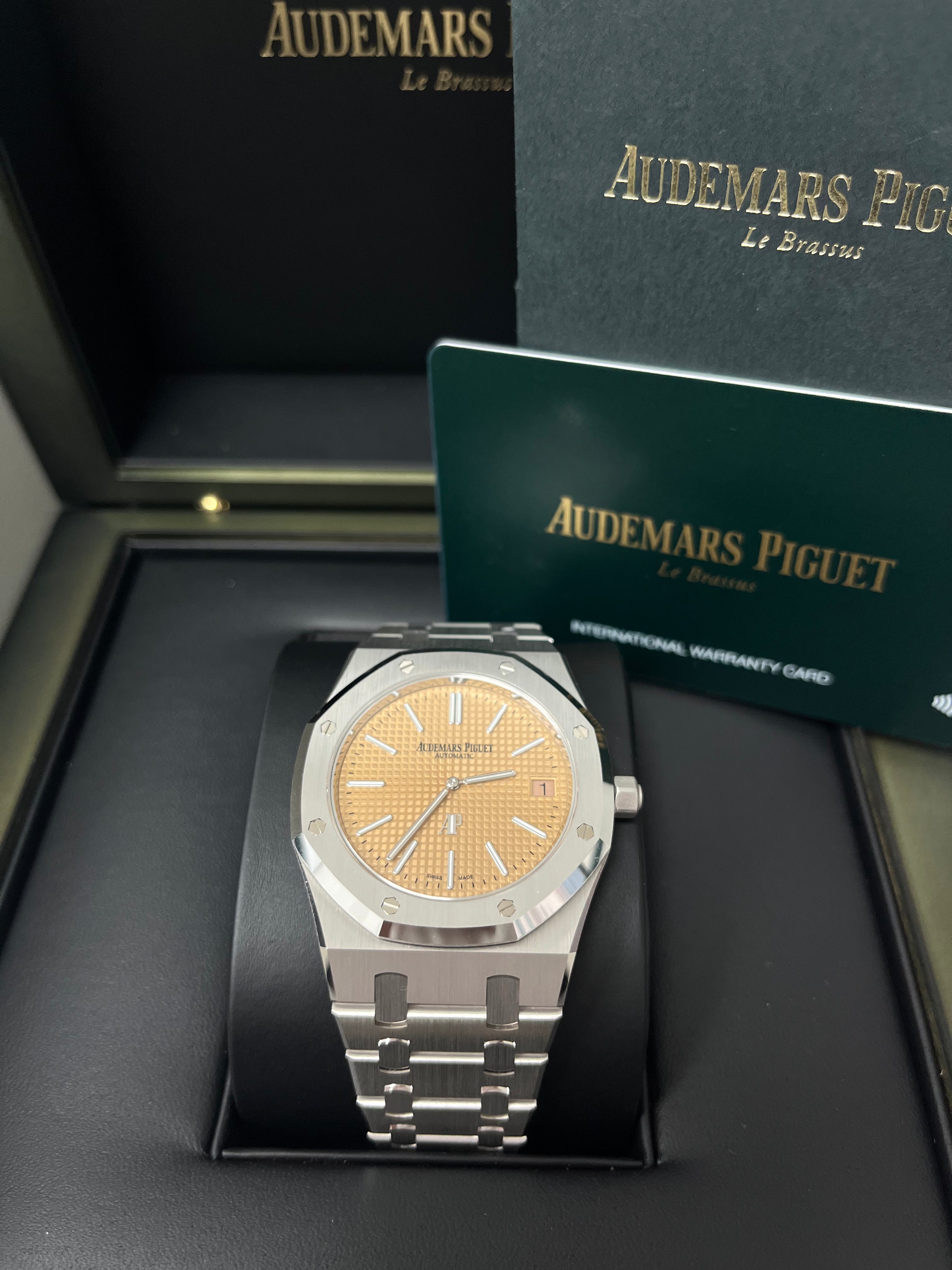 Audemars Piguet Royal Oak Jumbo 15202BC 18K White Gold Ultra-Thin Watch with Salmon Dial - Luxury Dress Watch for Men, Perfect for Formal Events & Business Occasions