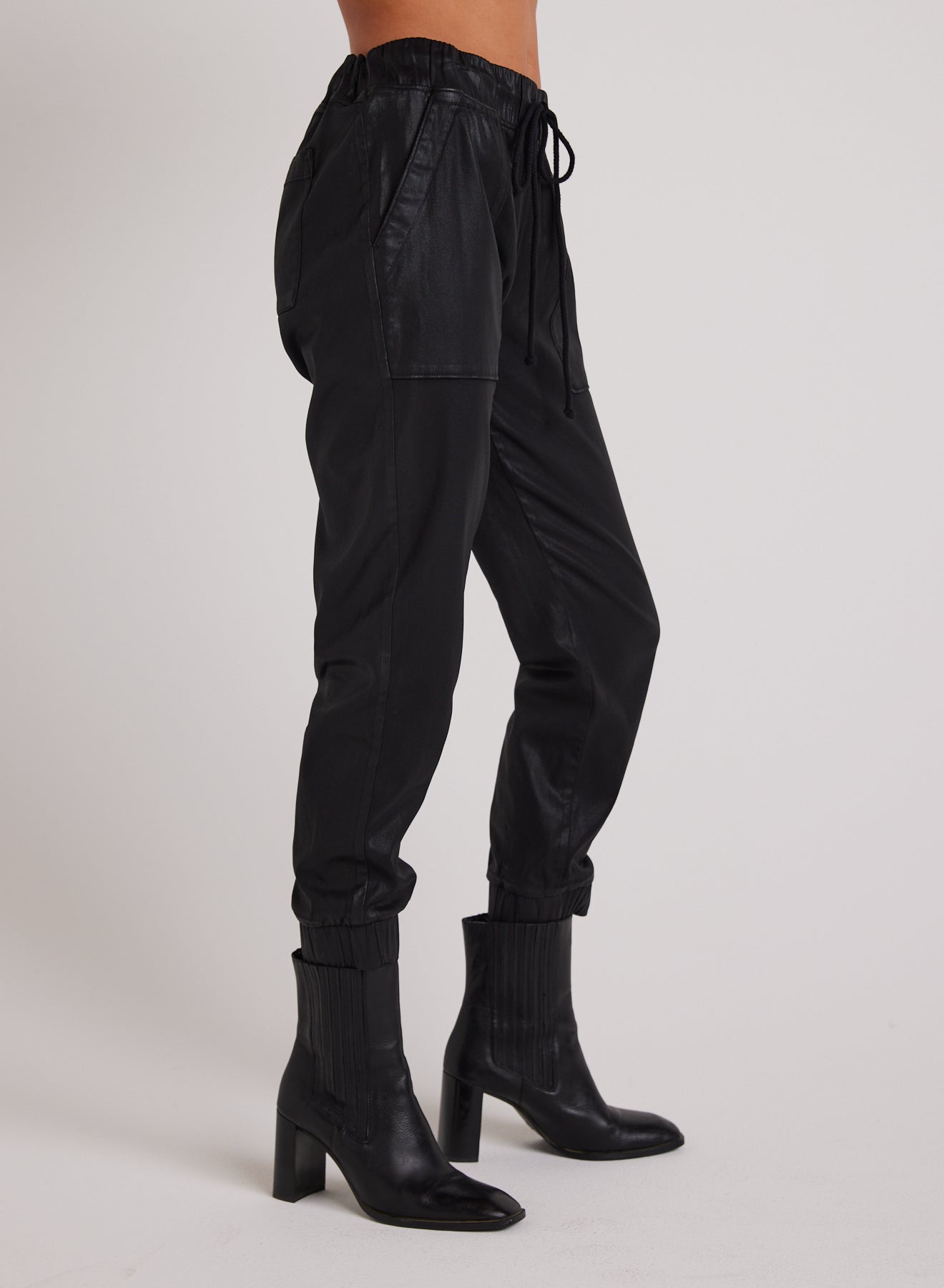 Chelsea Luxe Black Pocket Jogger Pants - Comfortable Athletic Joggers for Women, Perfect for Running, Yoga & Lounge Wear