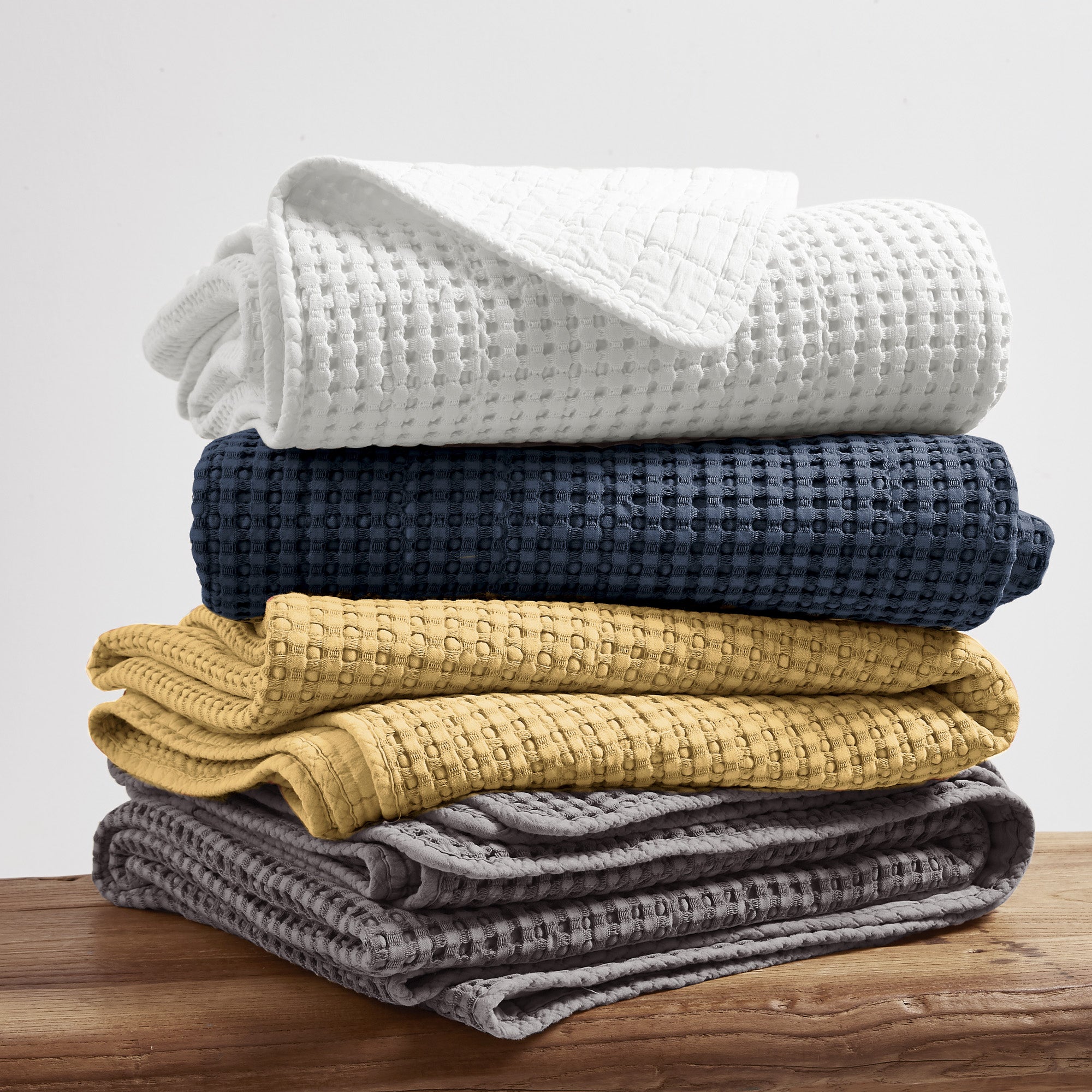 Luxury Mills Waffle Quilt Set - Ultra Soft Bedding Collection for Queen/King Size Beds - Perfect for Cozy Bedrooms, Guest Rooms & Hotel Stays