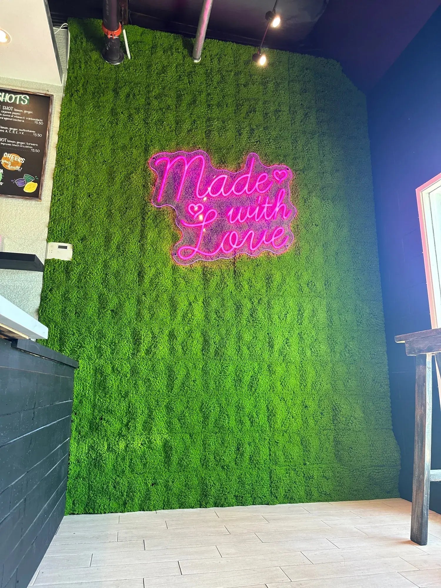 Fresh Natural Green Artificial Moss Vertical Garden Panel - UV Resistant 1m x 1m for Indoor/Outdoor Green Walls, Balcony Decor & Office Plants