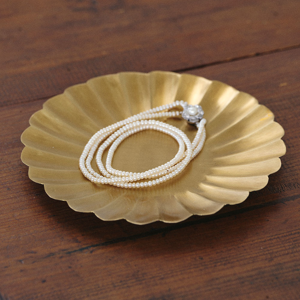 Elegant Brass Petal Tray - Handcrafted Decorative Serving Tray for Home Decor, Wedding Centerpiece & Gift - Perfect for Tea Parties, Jewelry Display & Bathroom Organizer