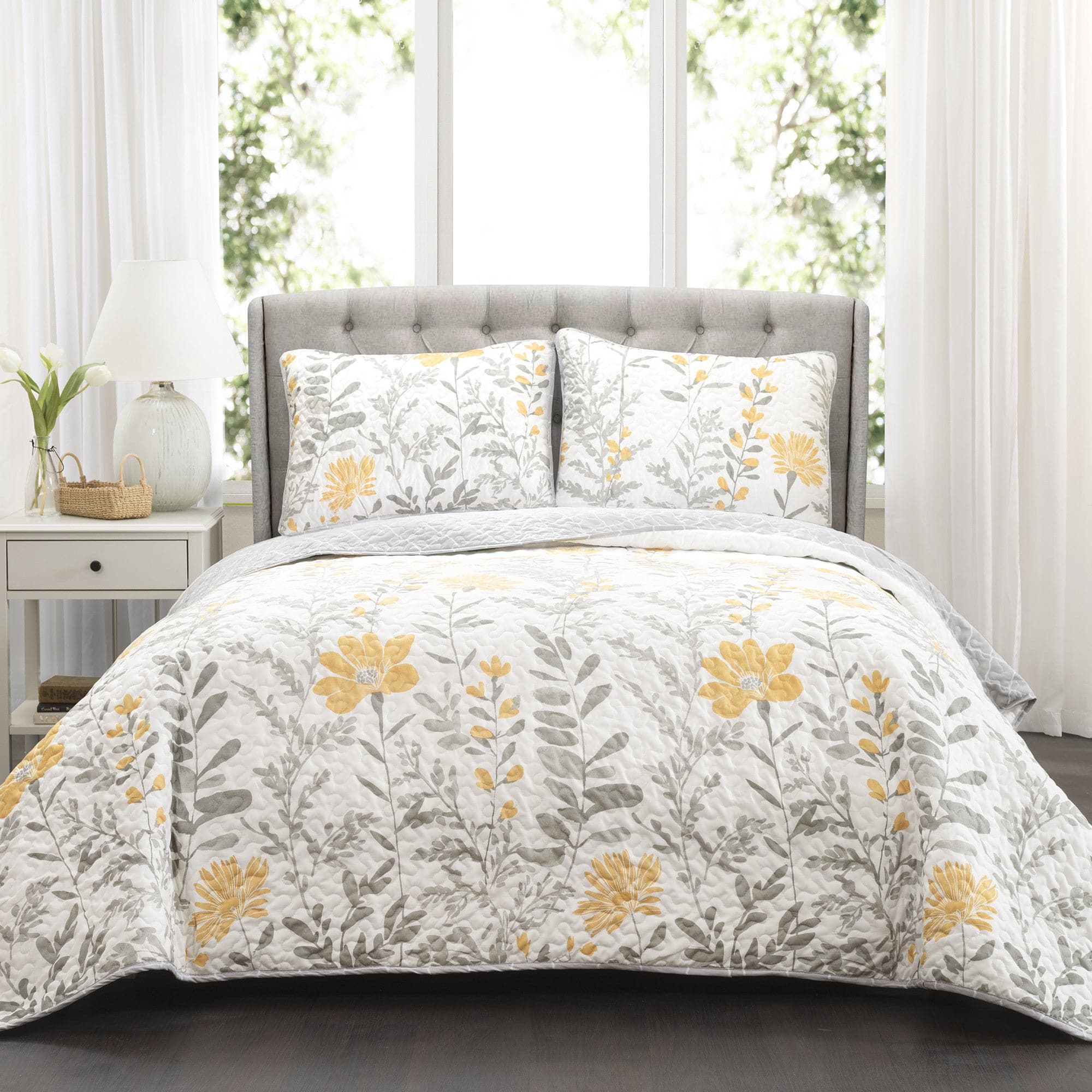 Aprile 3-Piece Quilt Set Queen Size - Soft Bedding Comforter Set with Pillow Shams - Perfect for Master Bedroom, Guest Room & Cozy Home Decor