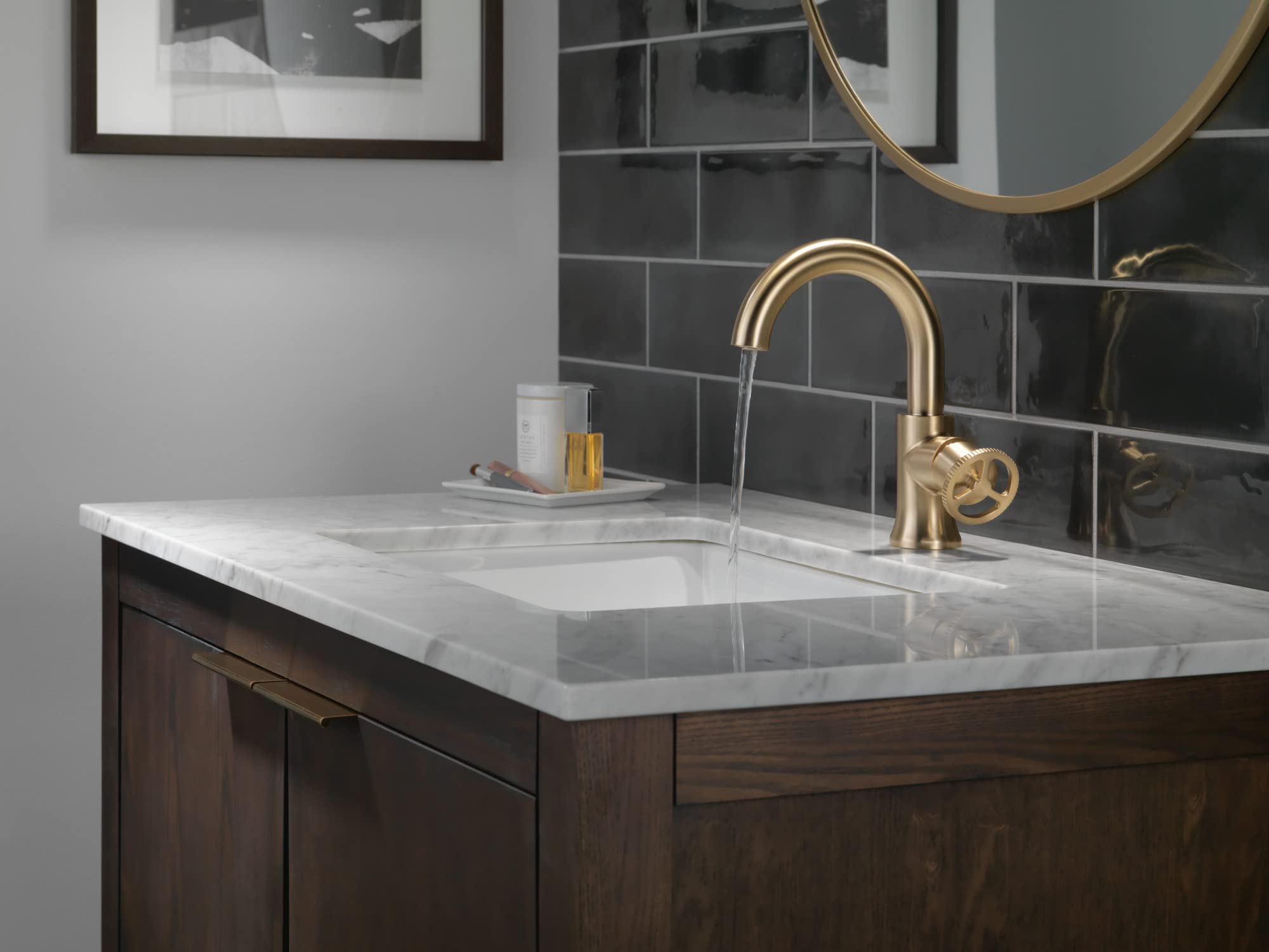 Delta Trinsic Single Hole Bathroom Faucet - Gold Champagne Bronze 558HAR-CZ-DST - Single Handle Bathroom Sink Faucet with Diamond Seal Technology & Drain Assembly - Perfect for Modern Bathrooms, Powder Rooms & Guest Baths