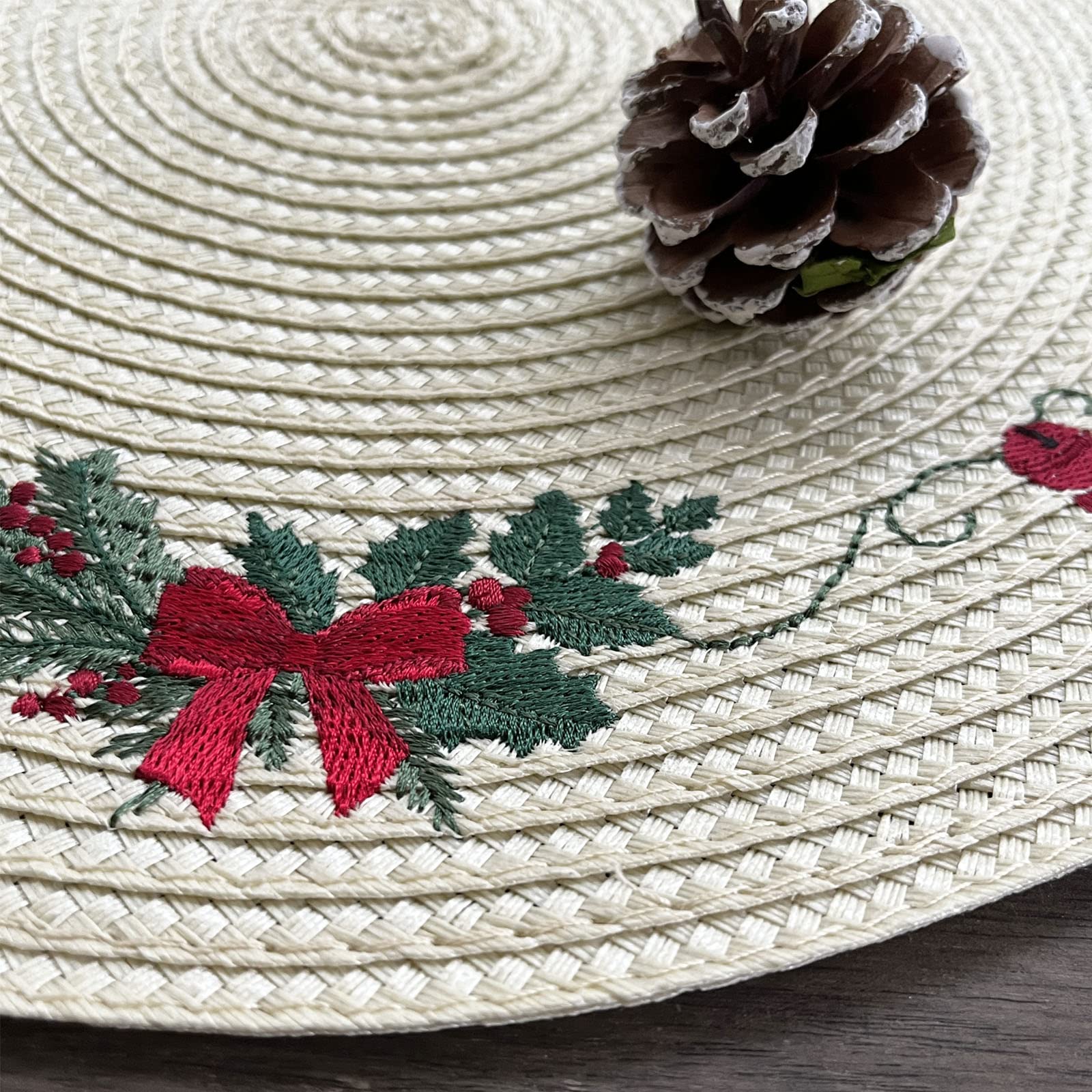 LaneVines Christmas Placemats Set of 4 - Round Embroidered Holiday Table Mats for Kitchen & Dining Decor - Perfect for Christmas Dinner, Party, and Festive Home Decorations