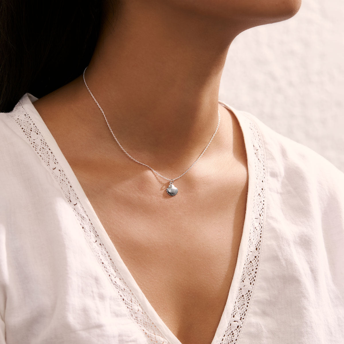 Dainty Seashell Choker Necklace - Elegant Beach Jewelry for Women, Boho Coastal Style Accessory | Perfect for Summer Vacations, Beach Weddings, and Boho Fashion Outfits