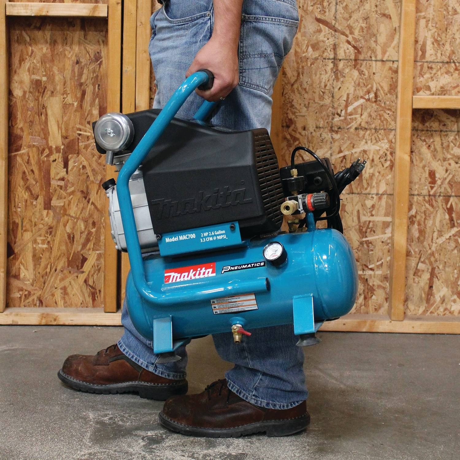 Makita MAC700 2.0 HP Big Bore™ Air Compressor - Powerful & Quiet for Home DIY, Woodworking, and Construction Projects