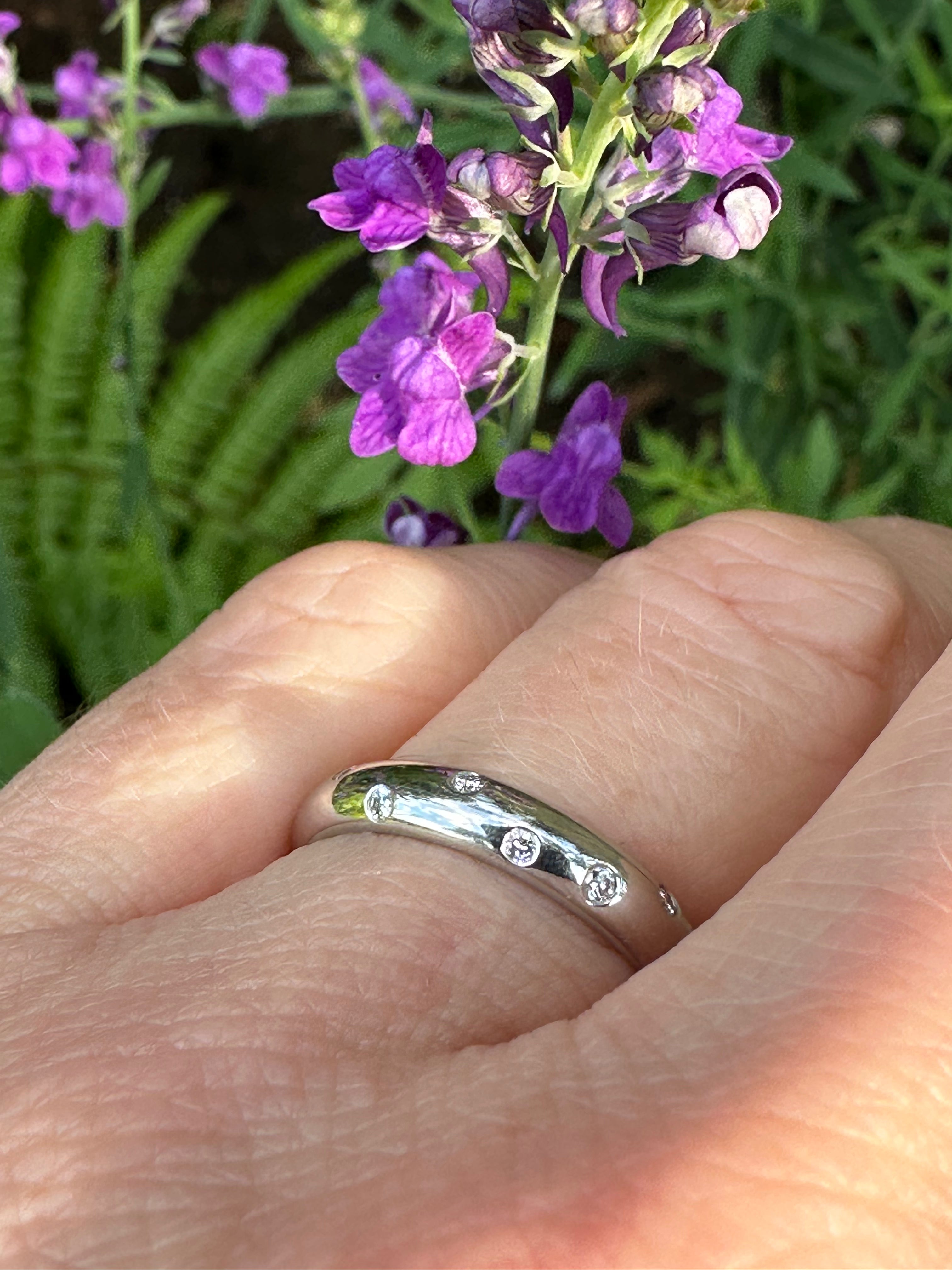 Platinum Diamond Ring with 0.16ct TWVS Scattered Diamonds - Elegant Jewelry for Women, Perfect for Engagement, Anniversary & Special Occasions