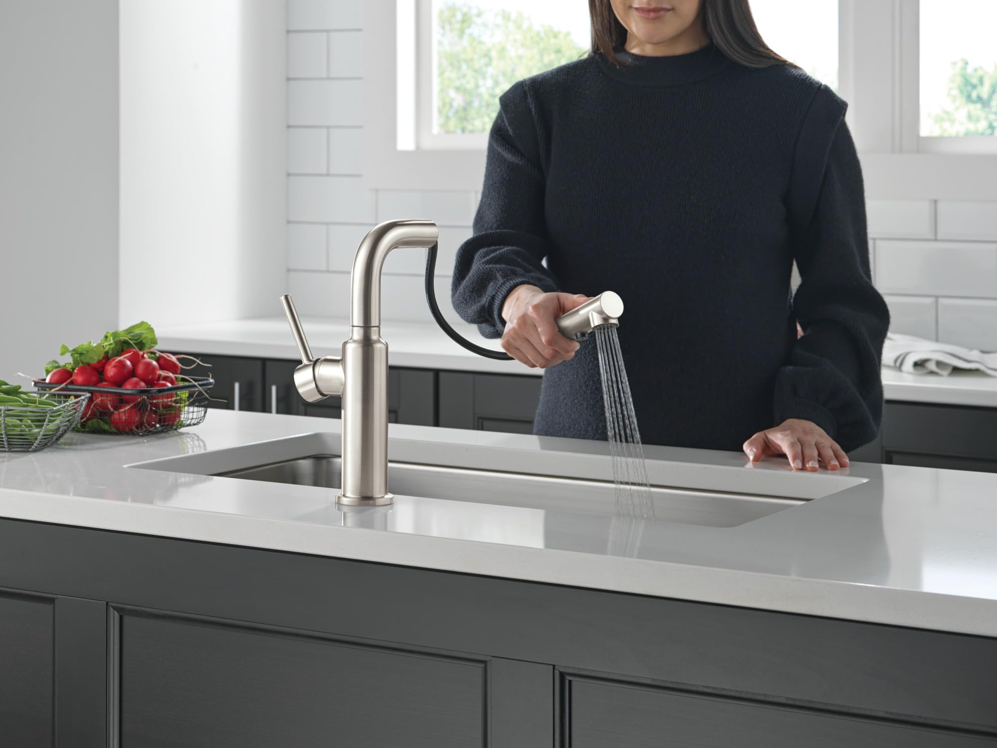 Delta Daneri Pull-Out Kitchen Faucet in Brushed Nickel - Magnetic Docking Sprayer, Stainless Steel (Model 16879-SS-DST) - Perfect for Modern Kitchens & Easy Dishwashing