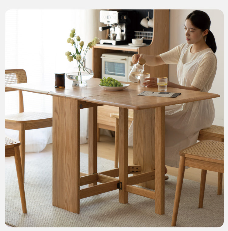 **Solid Oak Wood Extendable Dining Table - Expandable for 6 to 8 Seats - Perfect for Small Spaces & Entertaining Guests**