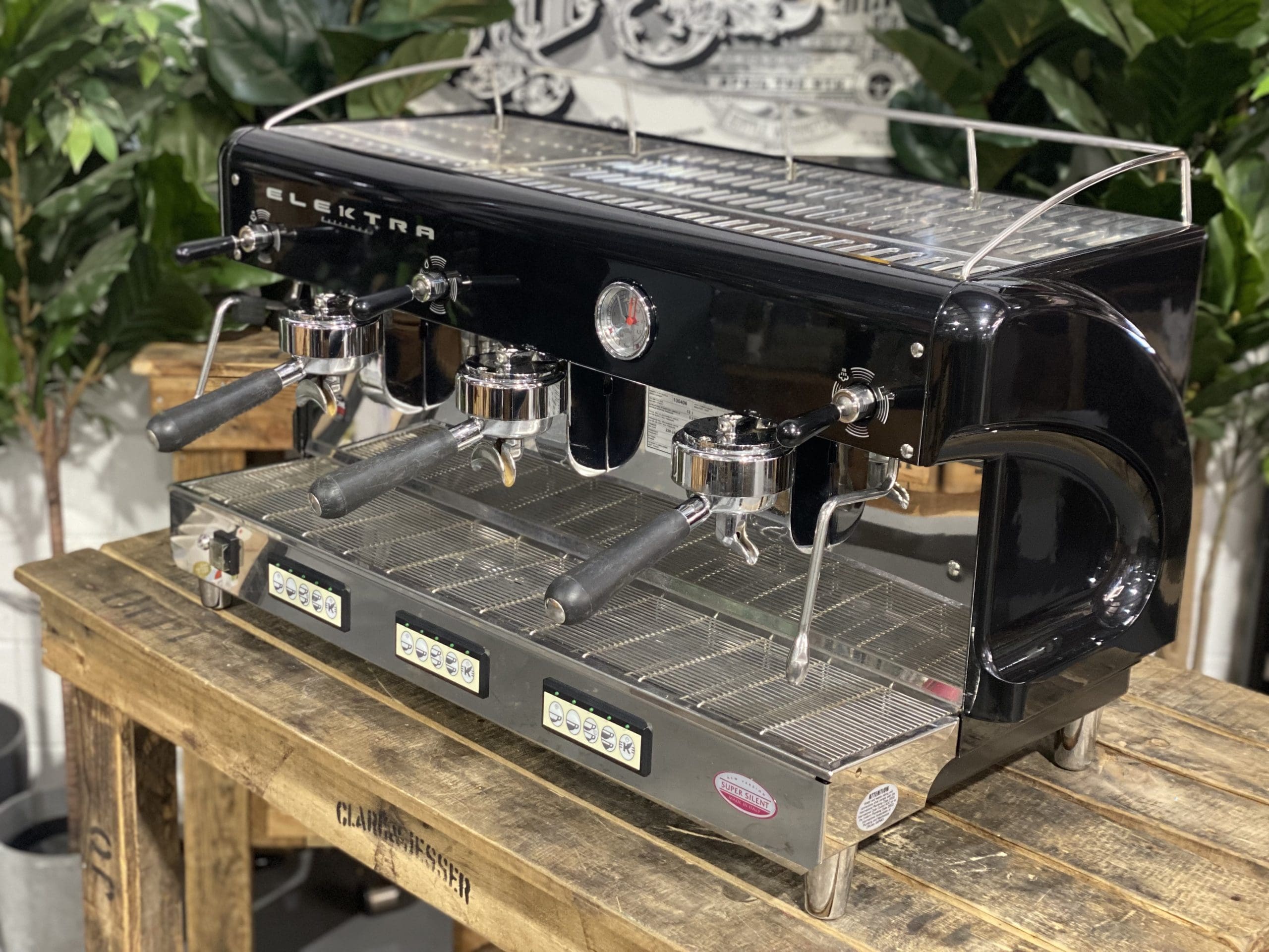 Elektra Maxi 3 Group Commercial Espresso Machine - Black | Professional Coffee Maker for Cafes, Restaurants & Coffee Shops | Perfect for High-Volume Brewing & Latte Art