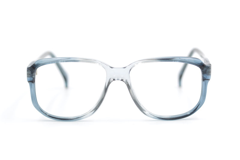 Synoptik - Premium Eyewear for Men & Women | Trendy Glasses & Sunglasses Online | Perfect for Outdoor Activities, Driving & Fashion