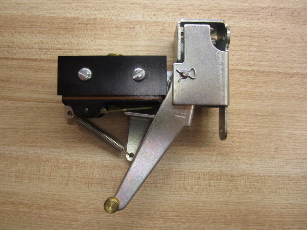Honeywell Gas Valve Auxiliary Switch V4055/62 & V9055 - Replacement Part for HVAC Systems | Compatible with Honeywell Inc. Models 133568 | Ideal for Home Heating and Commercial Boiler Applications