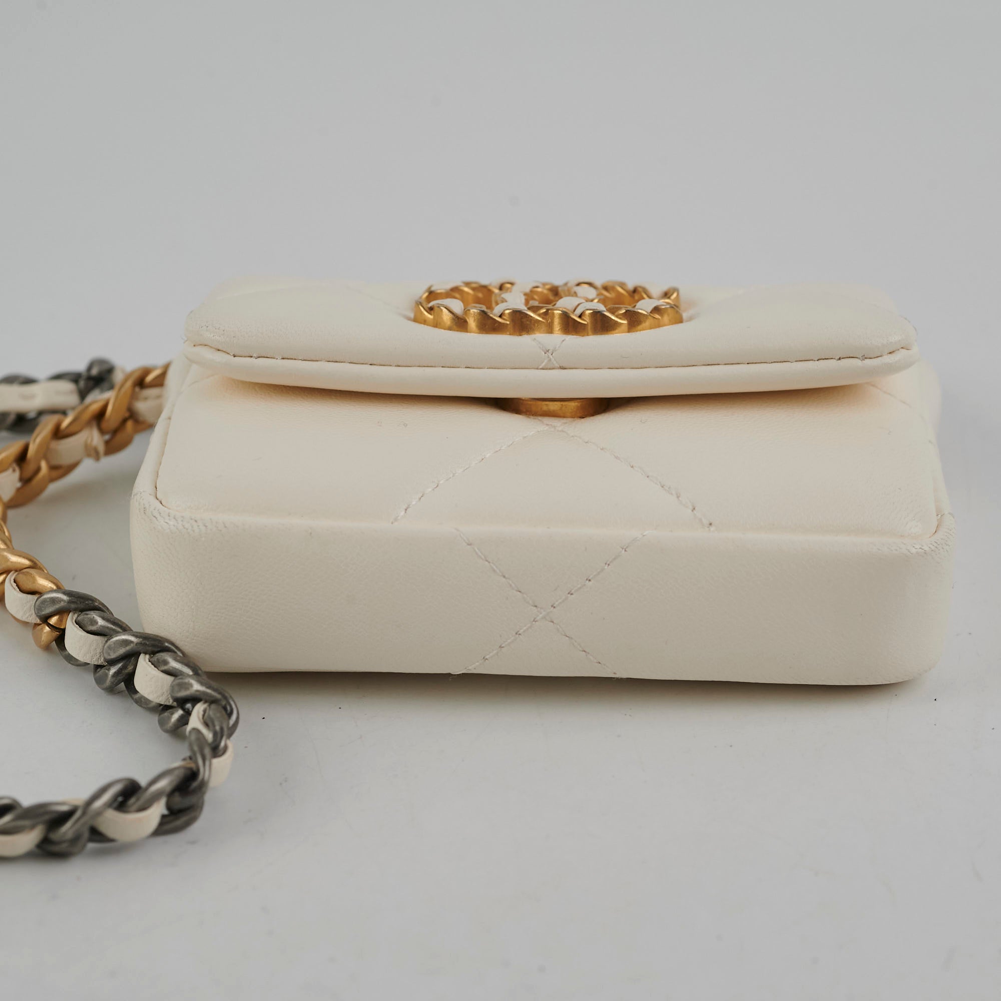 Chanel 19 Coin Purse with Chain - White Goatskin Leather Wallet for Women | Fashionable Crossbody Bag for Everyday Use & Special Occasions