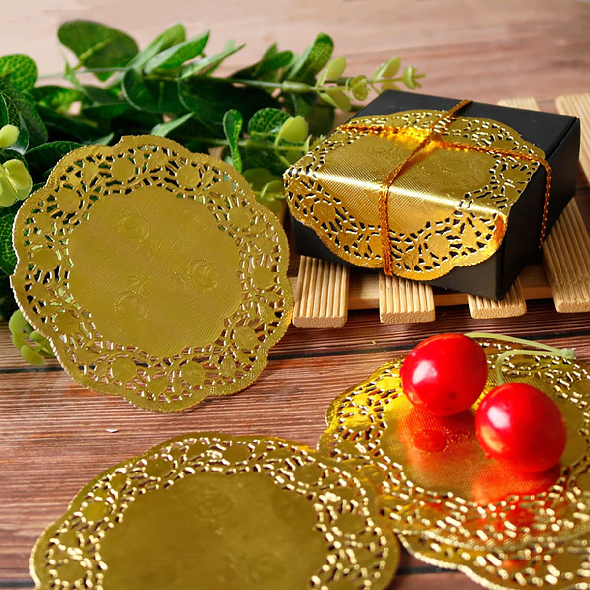 100 Pcs 5.5 Inch Disposable Round Lace Paper Doilies - Elegant Silver Cake & Dessert Liners for Party, Wedding, Tea Time Table Decor - Perfect for Birthday Celebrations, Bridal Showers and Afternoon Tea Settings