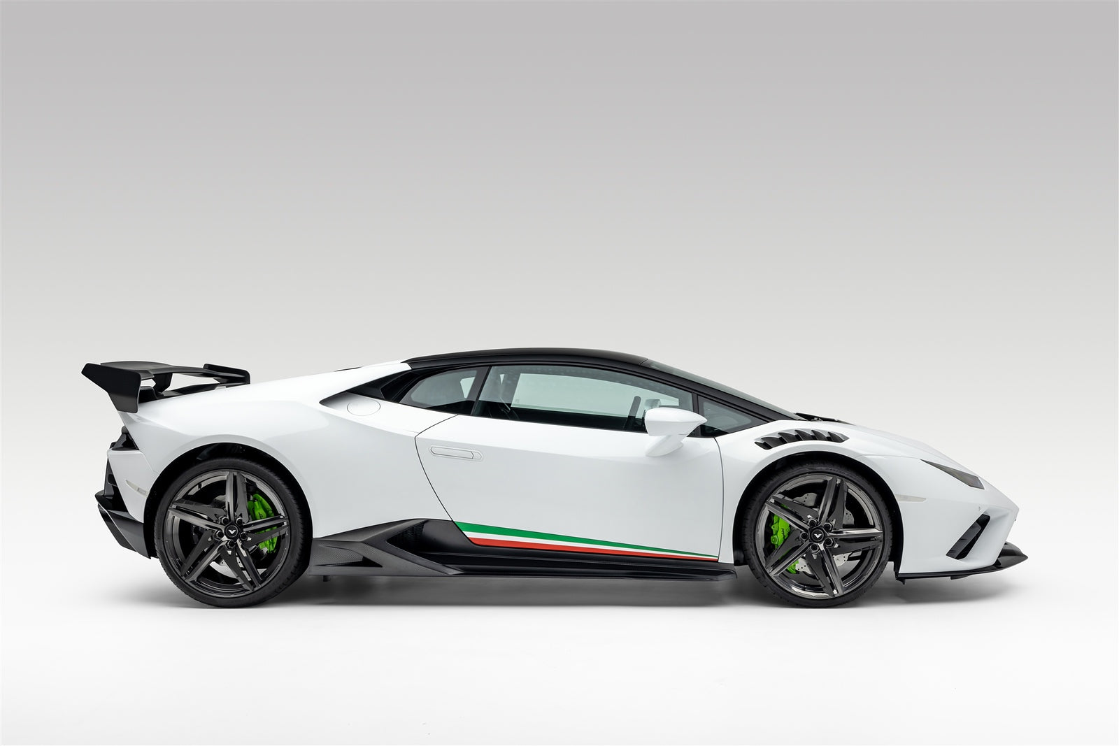 Lamborghini Huracan EVO 2WD Monza Aero Program CB 01 - High Performance Sports Car for Racing Enthusiasts | Perfect for Track Days and Supercar Events