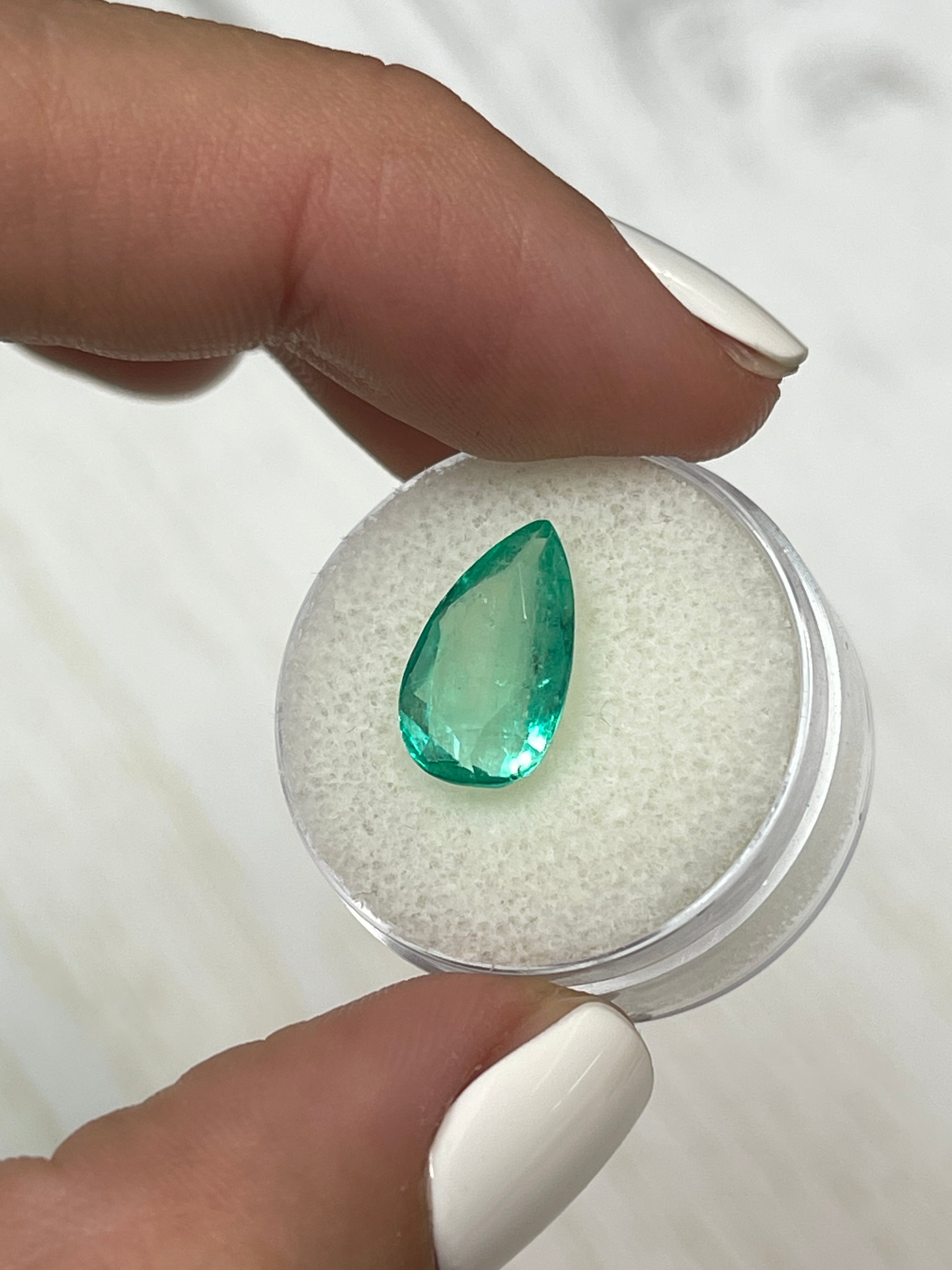 4.0 Carat Natural Colombian Emerald Pear Cut Loose Gemstone - Crystal Clean Green for Jewelry Making, Engagement Rings & Luxury Gifts