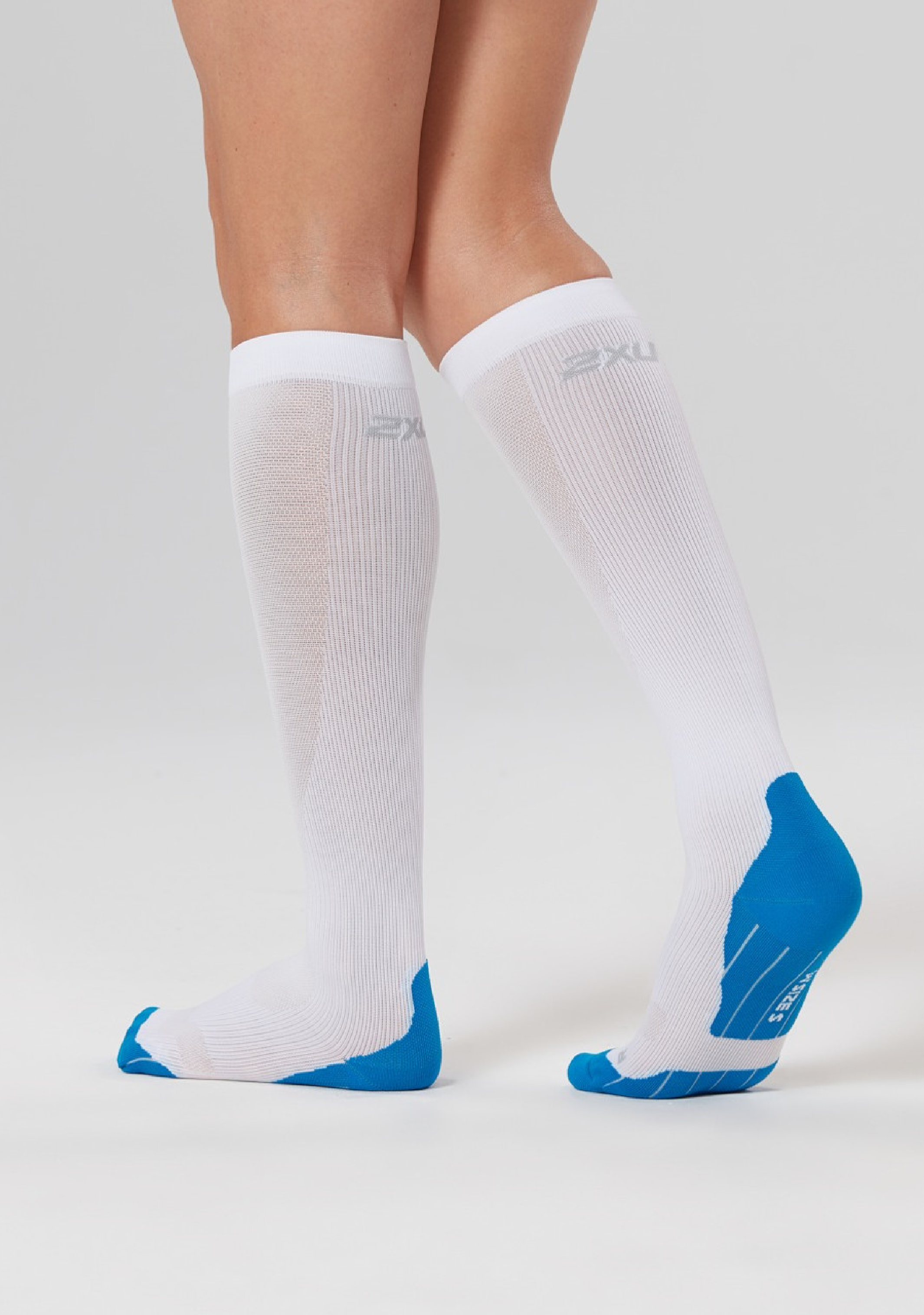2XU Men's Compression Performance Run Socks - Moisture Wicking & Arch Support for Running, Training & Recovery - Ideal for Marathon, Gym & Athletic Activities