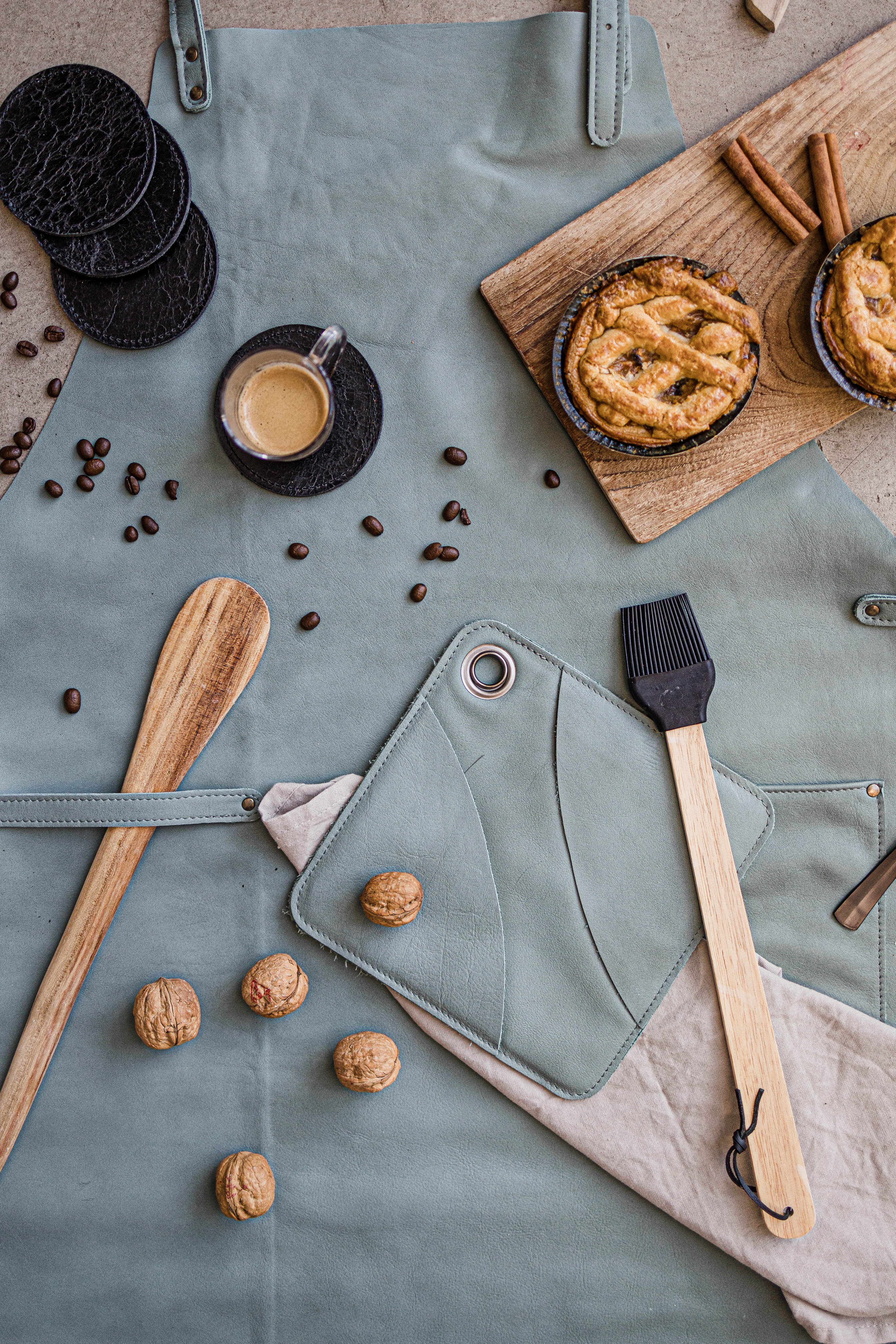 Premium Leather Potholder - Heat Resistant & Durable Kitchen Accessory for Cooking, Baking & Grilling - Perfect Gift for Home Chefs
