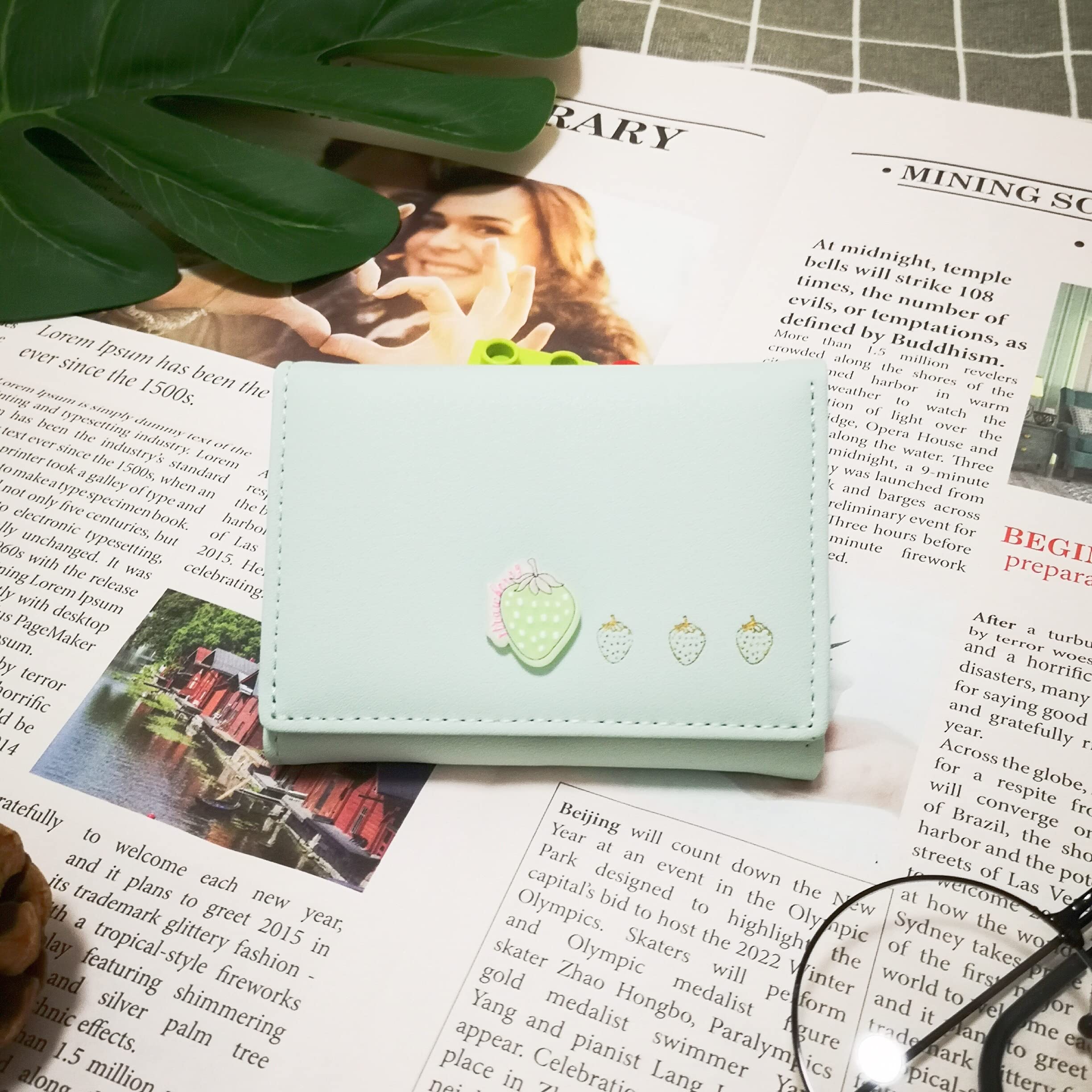 Cute Cartoon Strawberry Fruit Wallet - PU Leather Zipper Purse for Women & Girls (Green) - Perfect Gift for Birthday, Valentine's Day & Daily Use