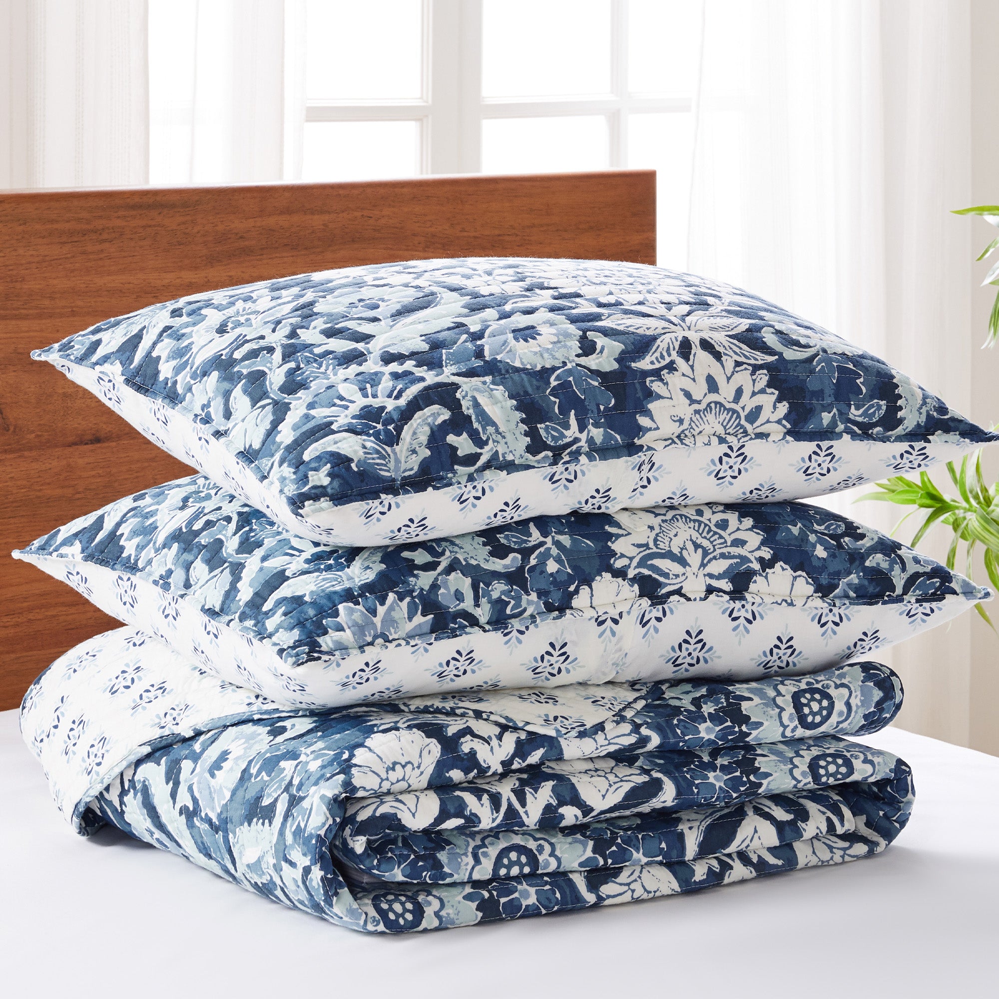 Laure Indigo Quilt Set - Queen Size 100% Cotton Bedding Set with Pillow Shams - Perfect for Cozy Bedrooms & Guest Room Decor