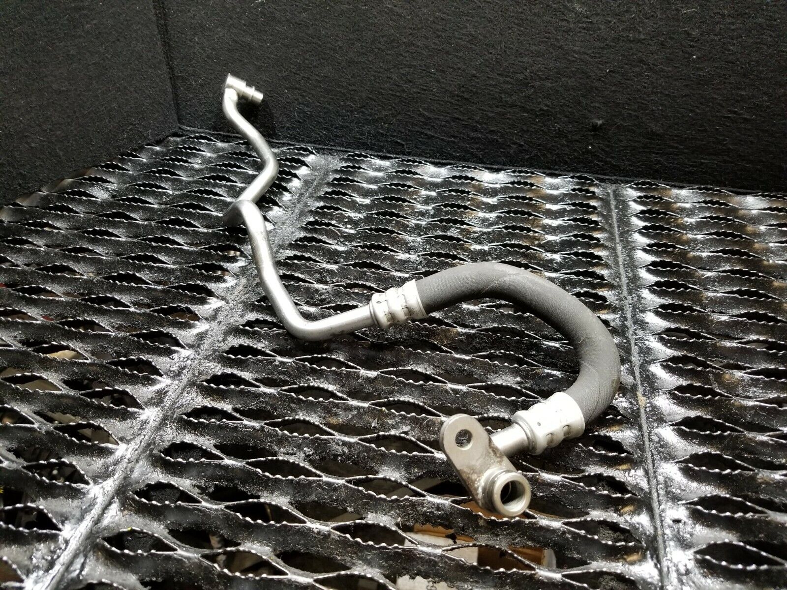 06-10 BMW 650i E63 N62 Engine Oil Cooler Pipe Line Upper OEM Replacement - Perfect for Engine Maintenance & Performance Upgrade