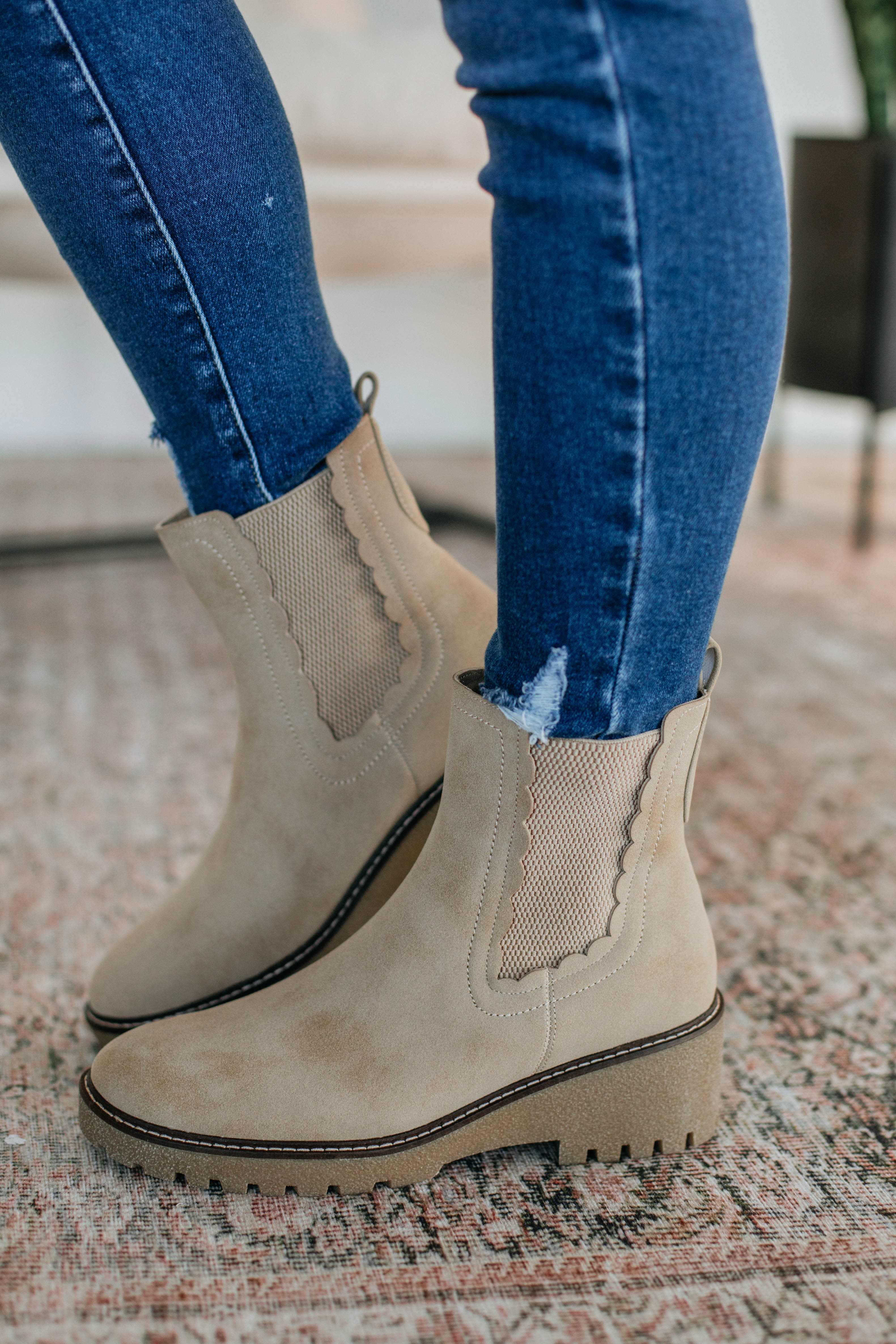 Responsible Boots Sand - Durable & Stylish Footwear for Women & Men - Perfect for Hiking, Outdoor Adventures & Casual Wear