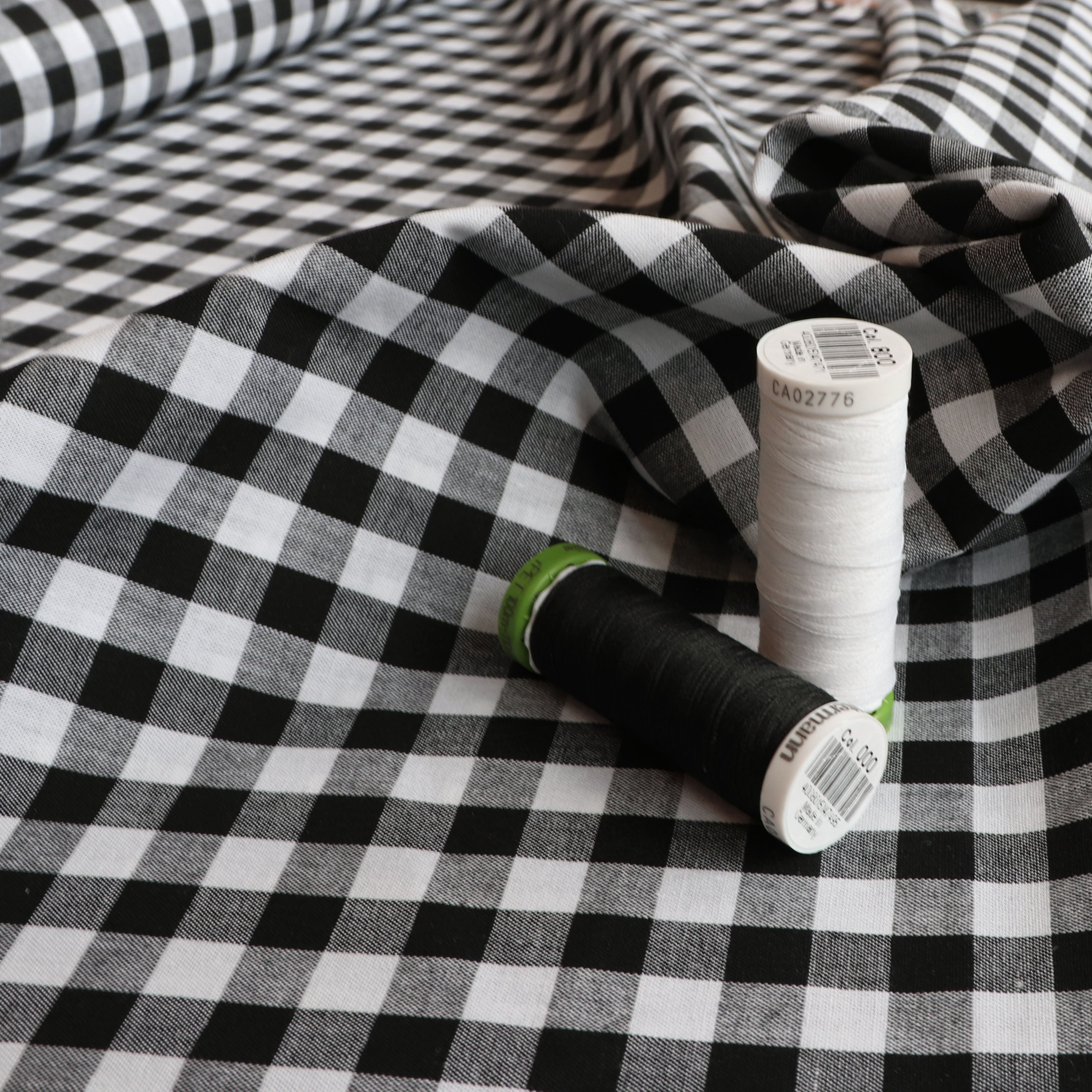 Premium Gingham Yarn-Dyed Cotton Fabric - Black Checkered Pattern for DIY Sewing, Quilting, and Home Decor Projects