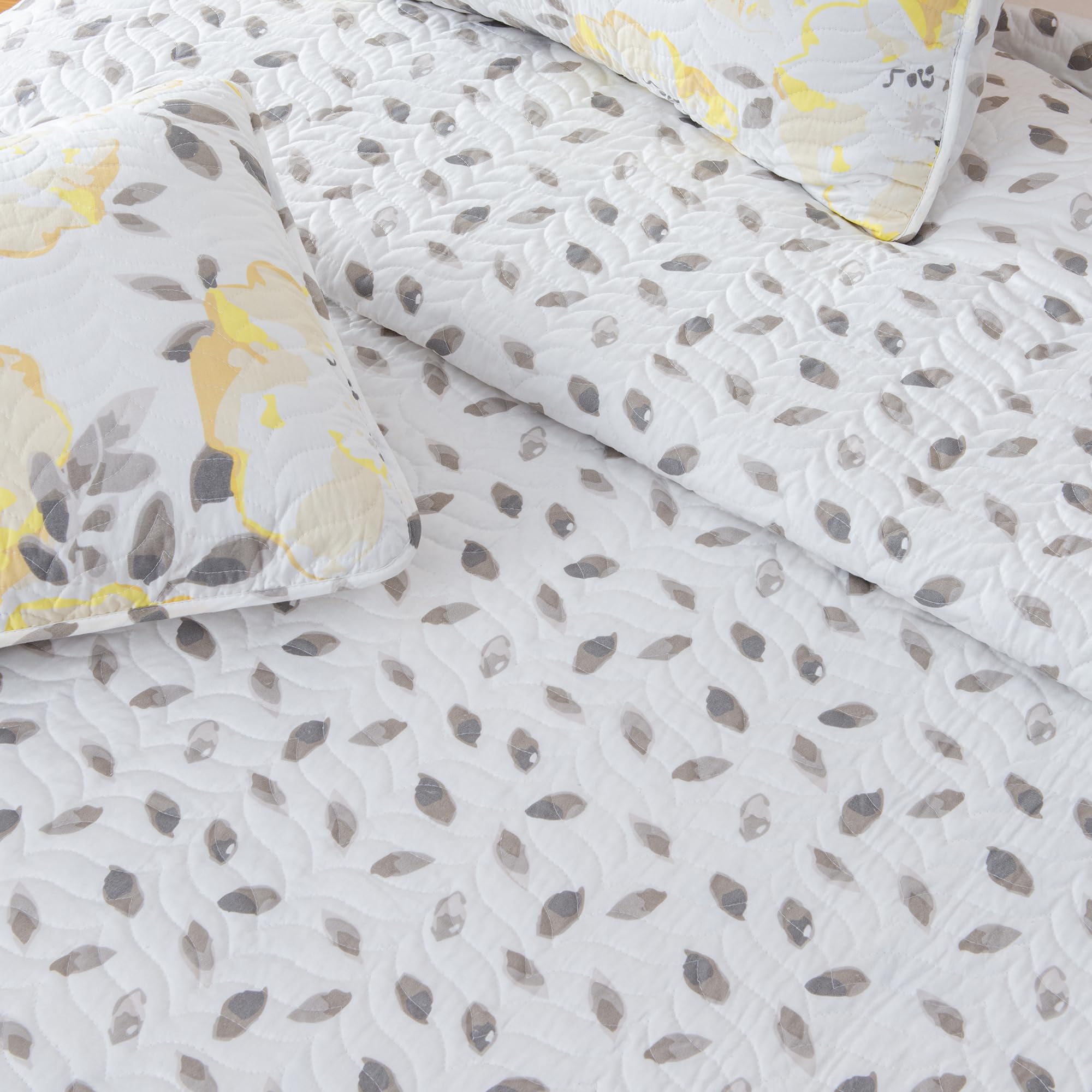 Floral King Quilt Set - Reversible Farmhouse Bedding for All Seasons | Lightweight Yellow Bedspread
