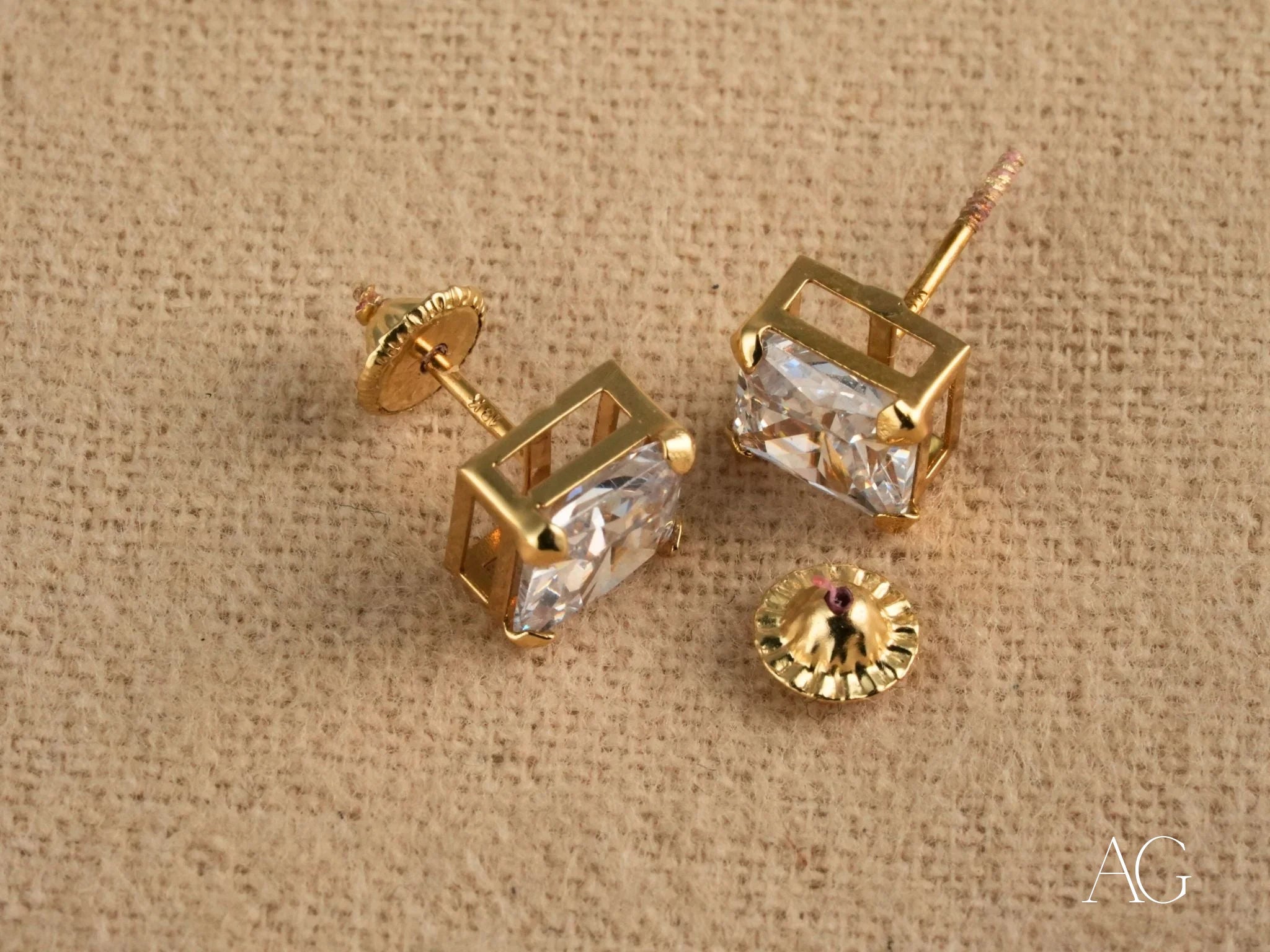 18k Gold Square Cubic Zirconia Stud Earrings for Women – Elegant & Hypoallergenic Luxury Jewelry for Parties, Weddings & Everyday Wear