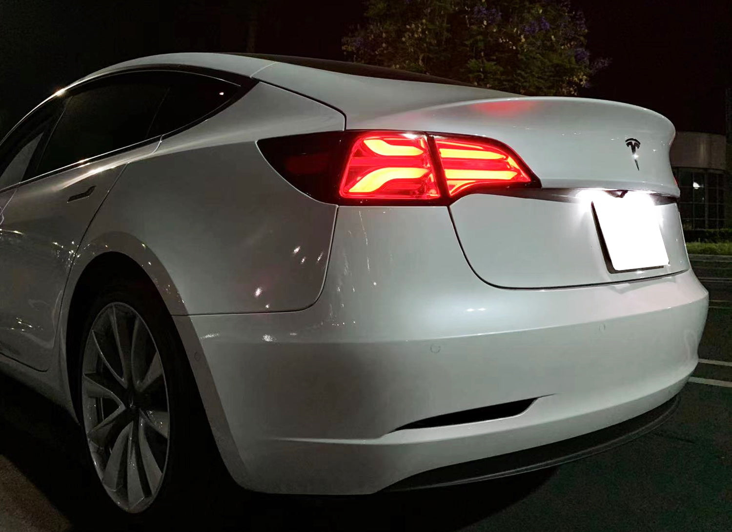 Dark Smoked Rear Bumper Reflector Lens Replacement for Tesla Model 3 2017-2023 - Upgrade Your Car's Style & Safety - Perfect for Night Driving and Custom Modifications