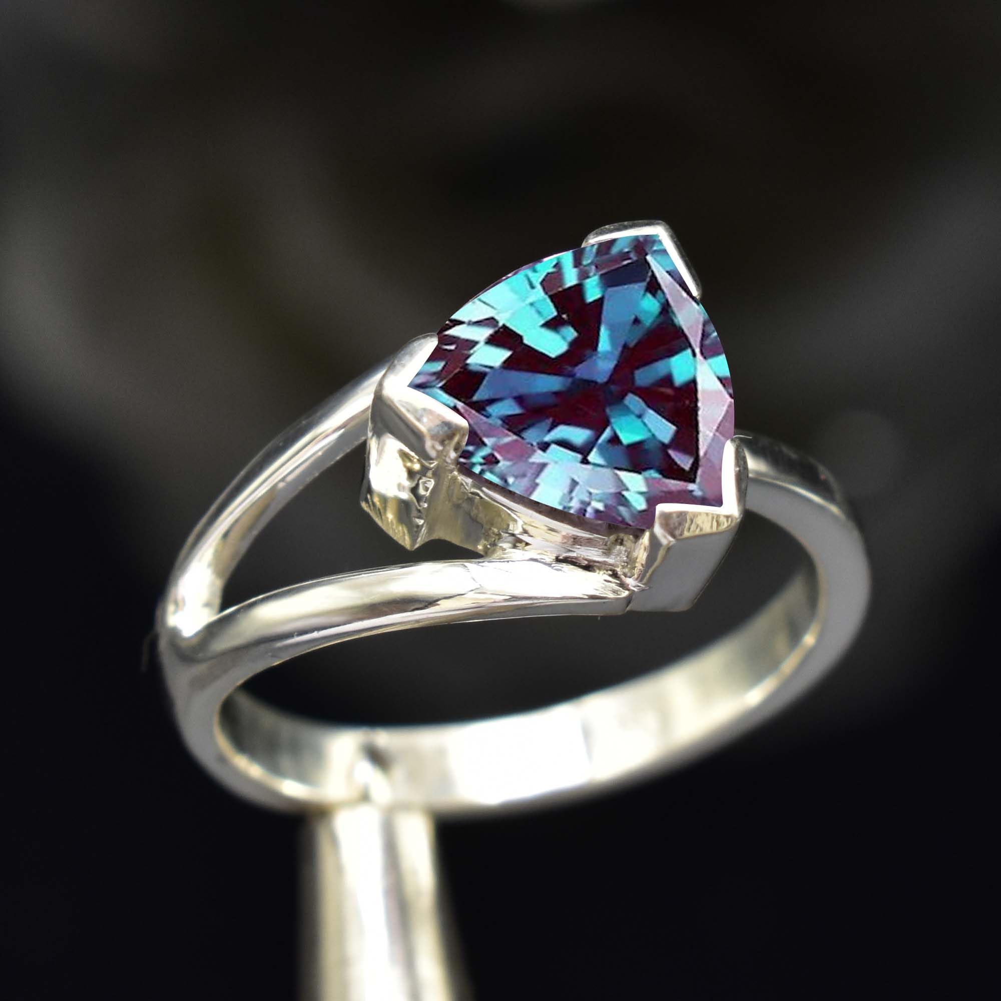 Natural Alexandrite Trillion Cut Gemstone Ring for Women - 925 Sterling Silver Multicolor Wedding Ring, Elegant Jewelry Gift for Her | Perfect for Engagement, Anniversary & Special Occasions