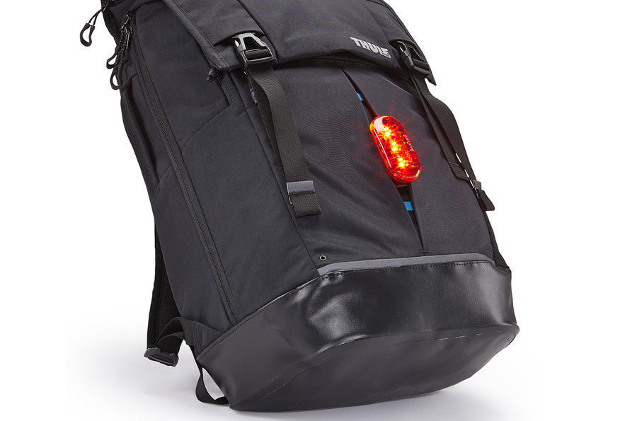 Thule Paramount Daypack 29L - Lightweight Hiking Backpack for Men & Women, Water-Resistant Travel Daypack with Laptop Sleeve - Perfect for Commuting, Hiking & Outdoor Adventures