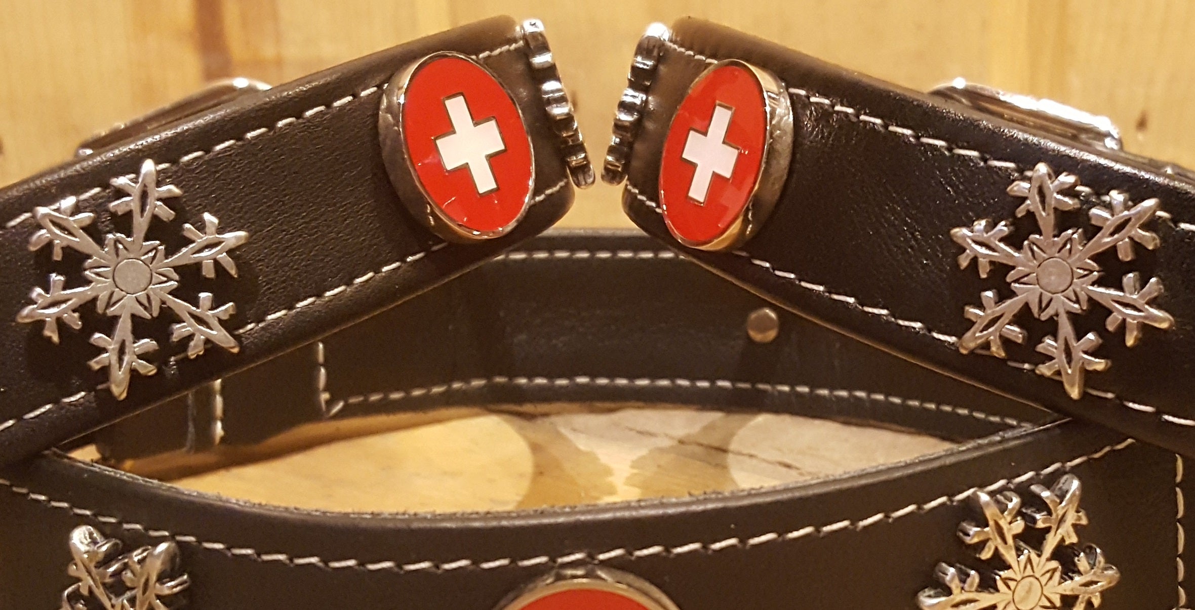 Heidi Snowflake Swiss Cross Dog Collar - Stylish & Durable Pet Collar for Small Medium Dogs - Perfect for Christmas, Winter Walks & Holiday Photos
