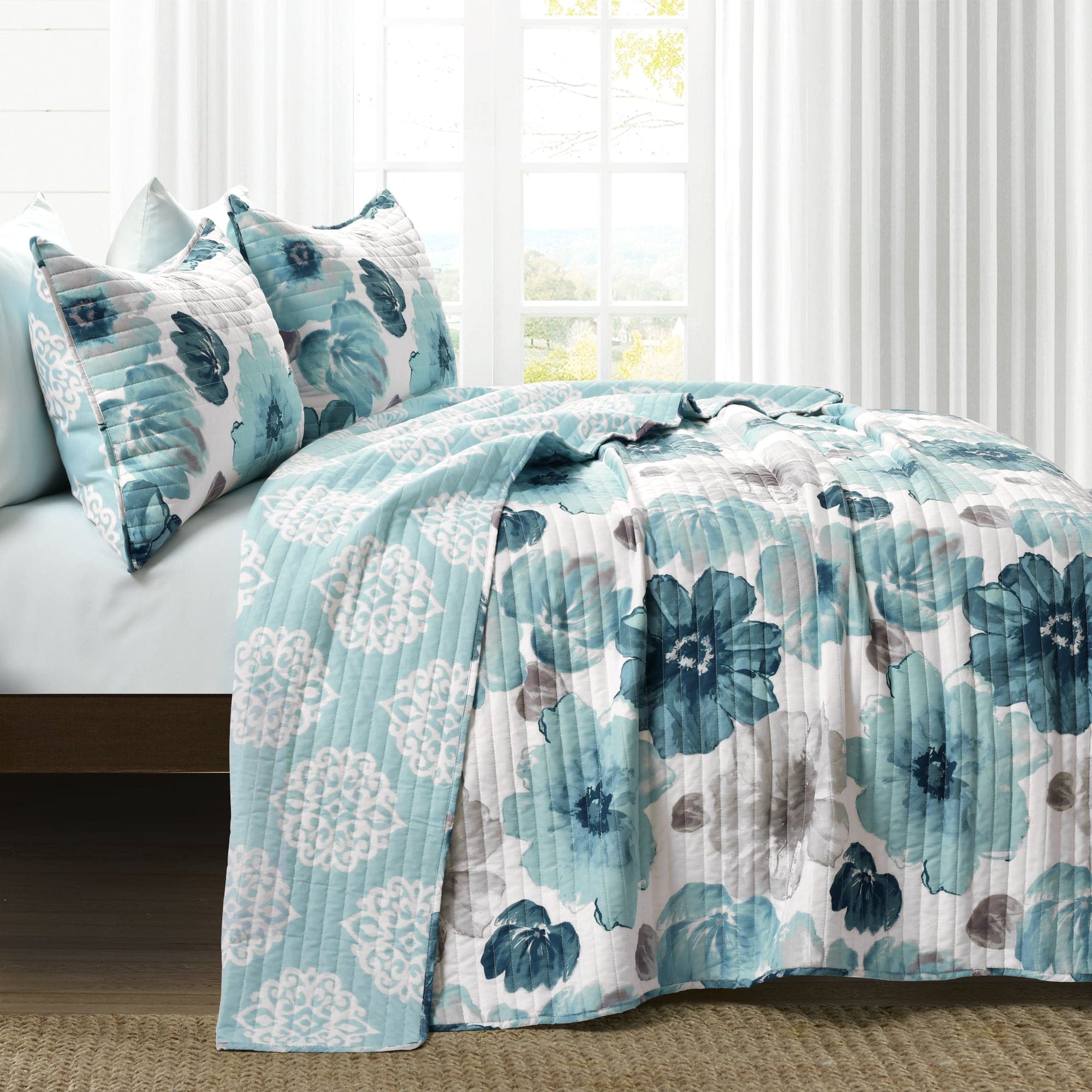 Leah Quilt 3 Piece Bedding Set - Queen Size Comforter, Pillow Shams & Bed Skirt - Soft Microfiber Luxury Quilted Bed Set for Cozy Bedroom Decor
