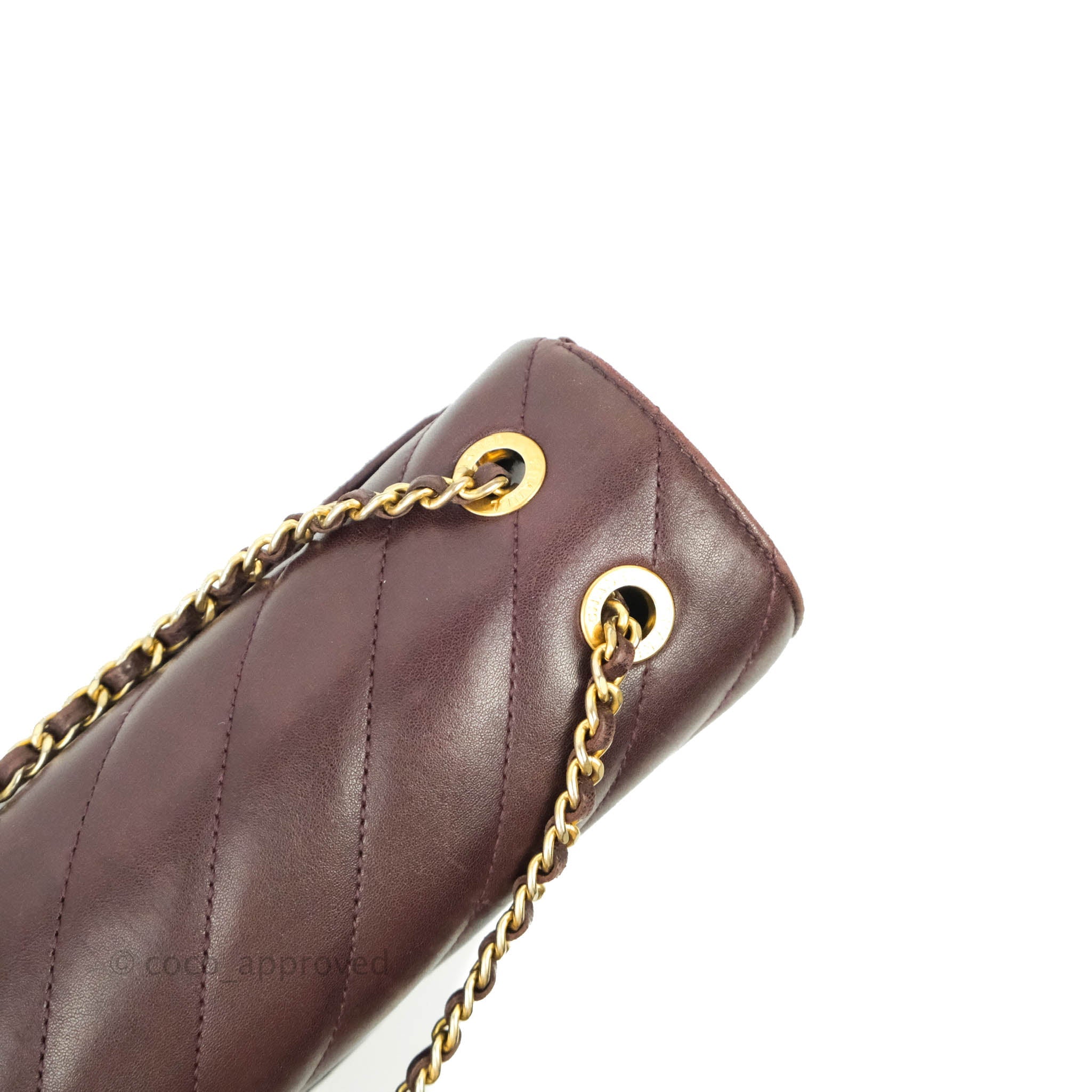 Chanel CC Signature Flap Bag in Diagonal Burgundy Calfskin with Aged Gold Hardware - Luxury Crossbody Purse for Women, Perfect for Date Night & Special Occasions