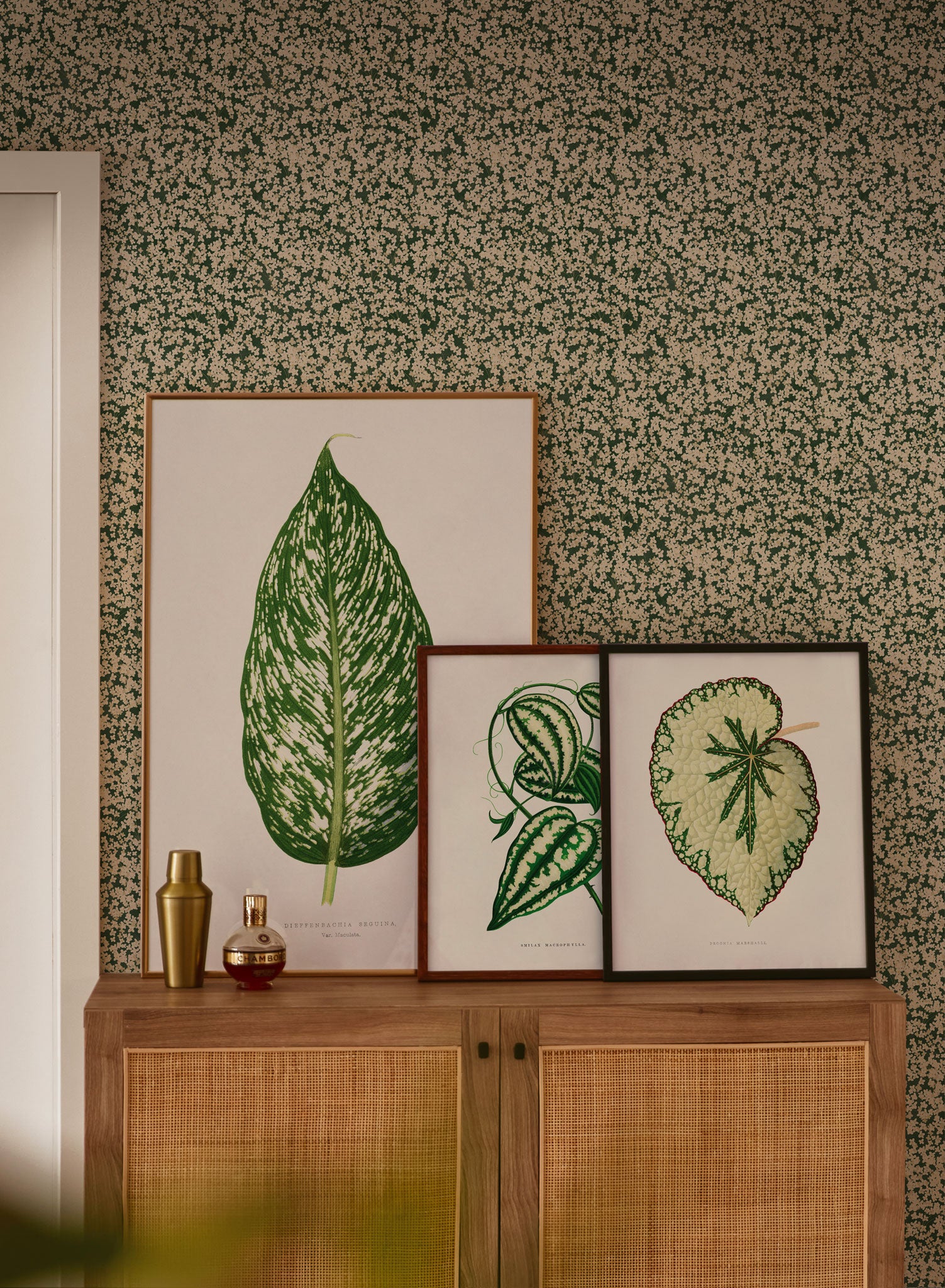 Floralia Premium Wallpaper - Elegant Floral Design for Home Decor | Perfect for Living Room, Bedroom & Office