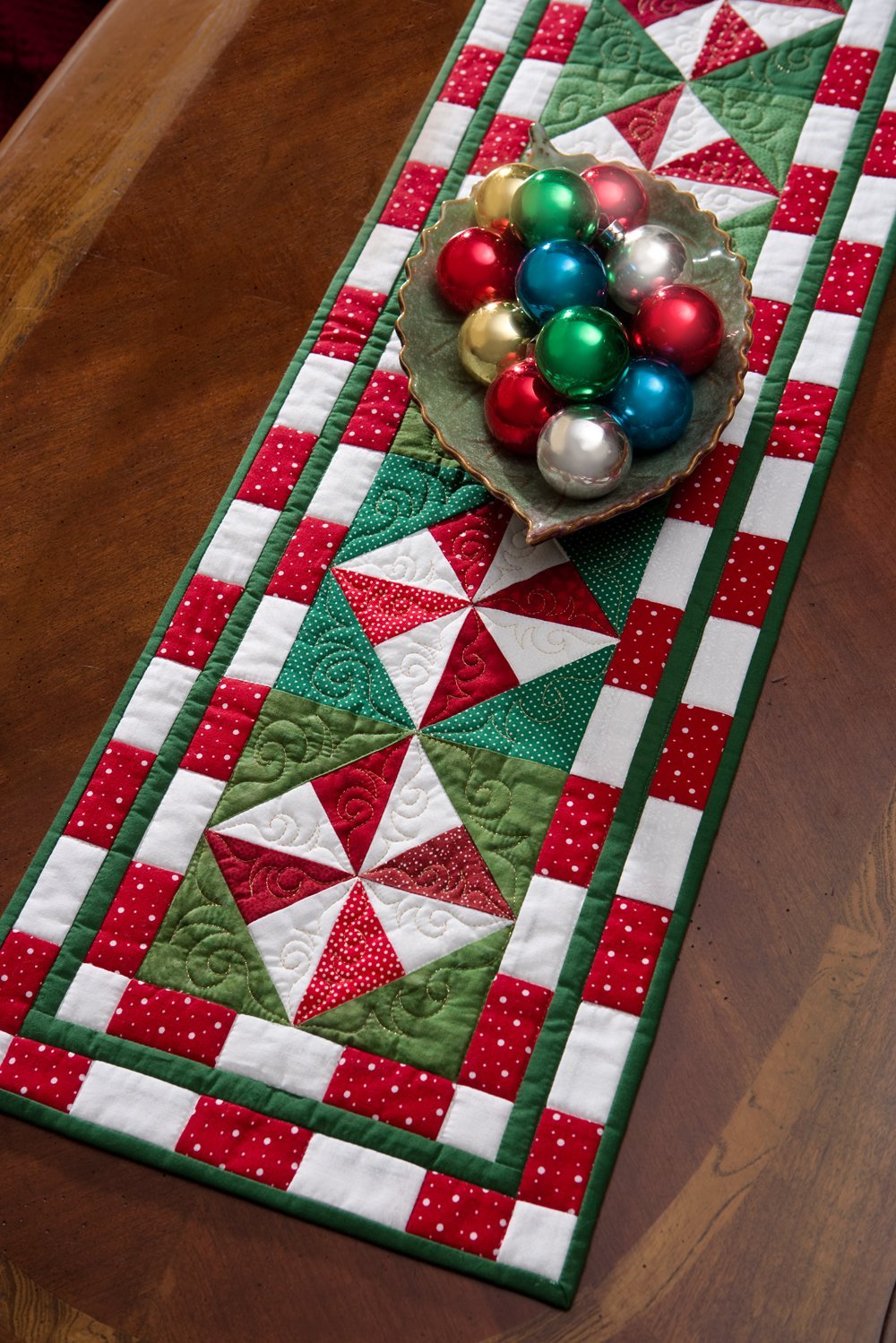 Festive Christmas Quilts - Holiday Home Decor for Cozy Winter Nights & Seasonal Celebrations | Perfect for Living Room, Bedroom & Holiday Gifting