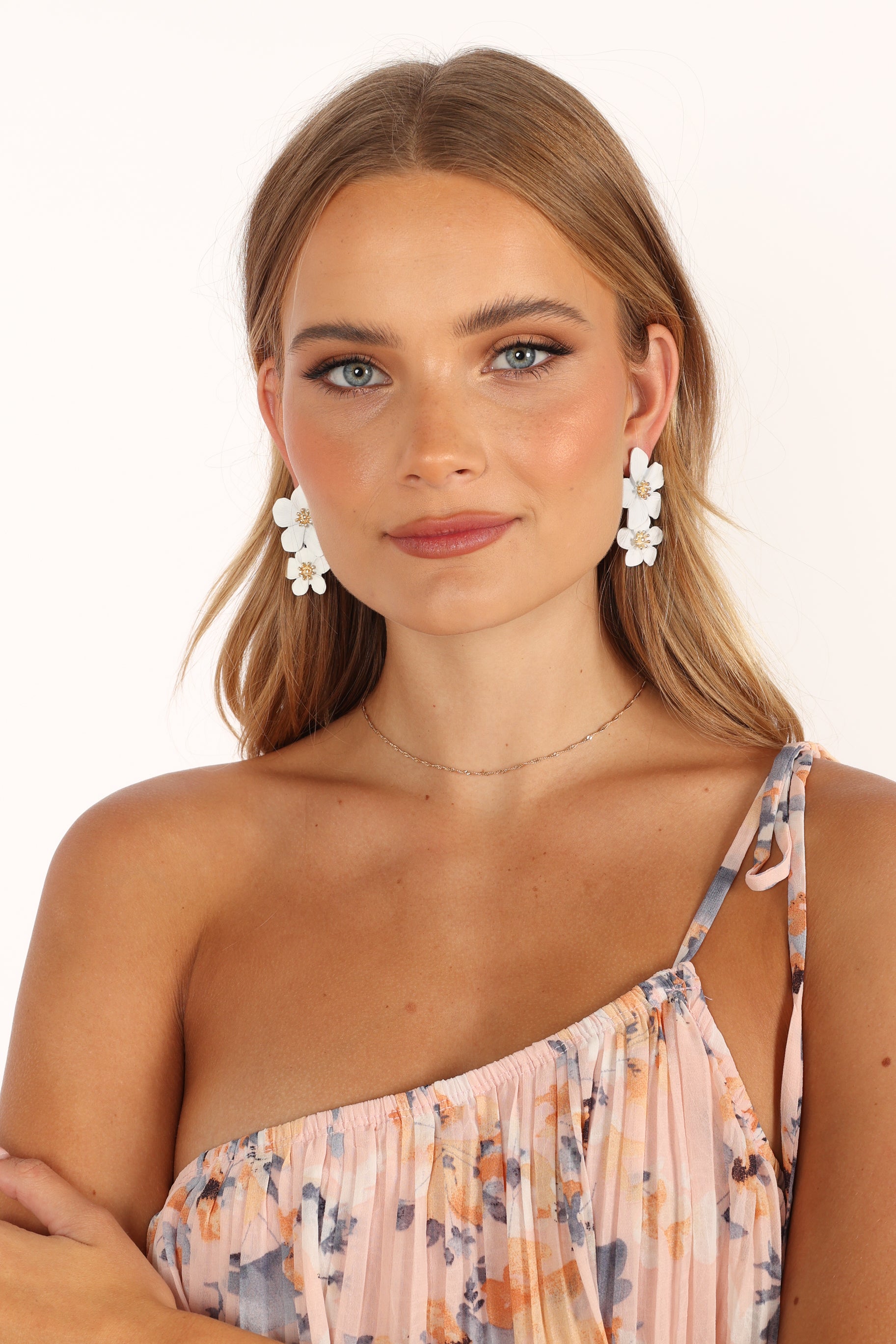 Alexa Flower Earrings for Women - Elegant White Floral Dangle Earrings - Perfect for Weddings, Parties & Everyday Wear