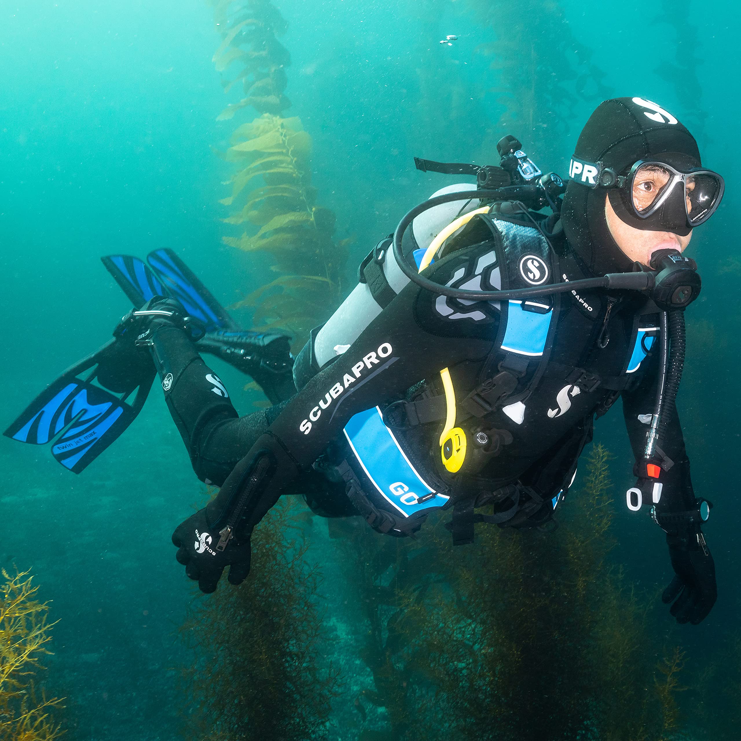 SCUBAPRO Go Diving BCD with Quick Cinch System - Premium Scuba Diving Buoyancy Control Device for Professional & Recreational Divers - Perfect for Ocean Exploration, Underwater Photography & Dive Training