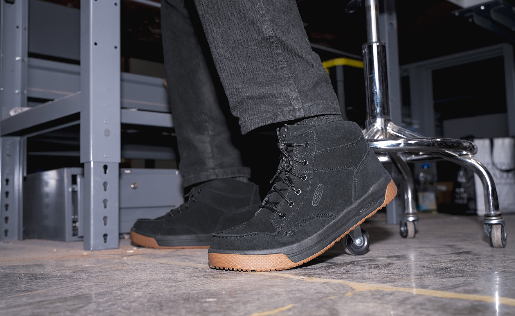Men's Gibson Soft Toe Work Boots - Black & Gum Leather - Comfortable & Durable for Construction, Hiking & Outdoor Activities