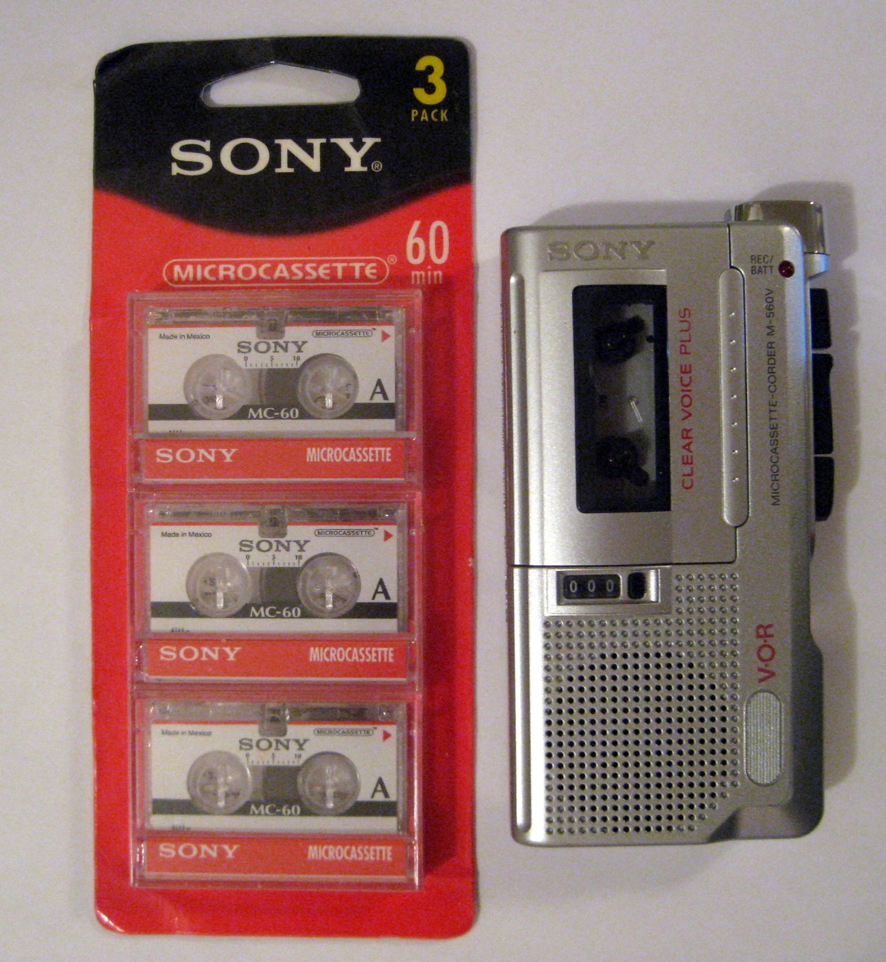 Sony M-560v Professional Microcassette Recorder with 5 Micro Cassettes - Voice Recording Device for Meetings, Lectures & Interviews - Includes Carrying Case & Accessories