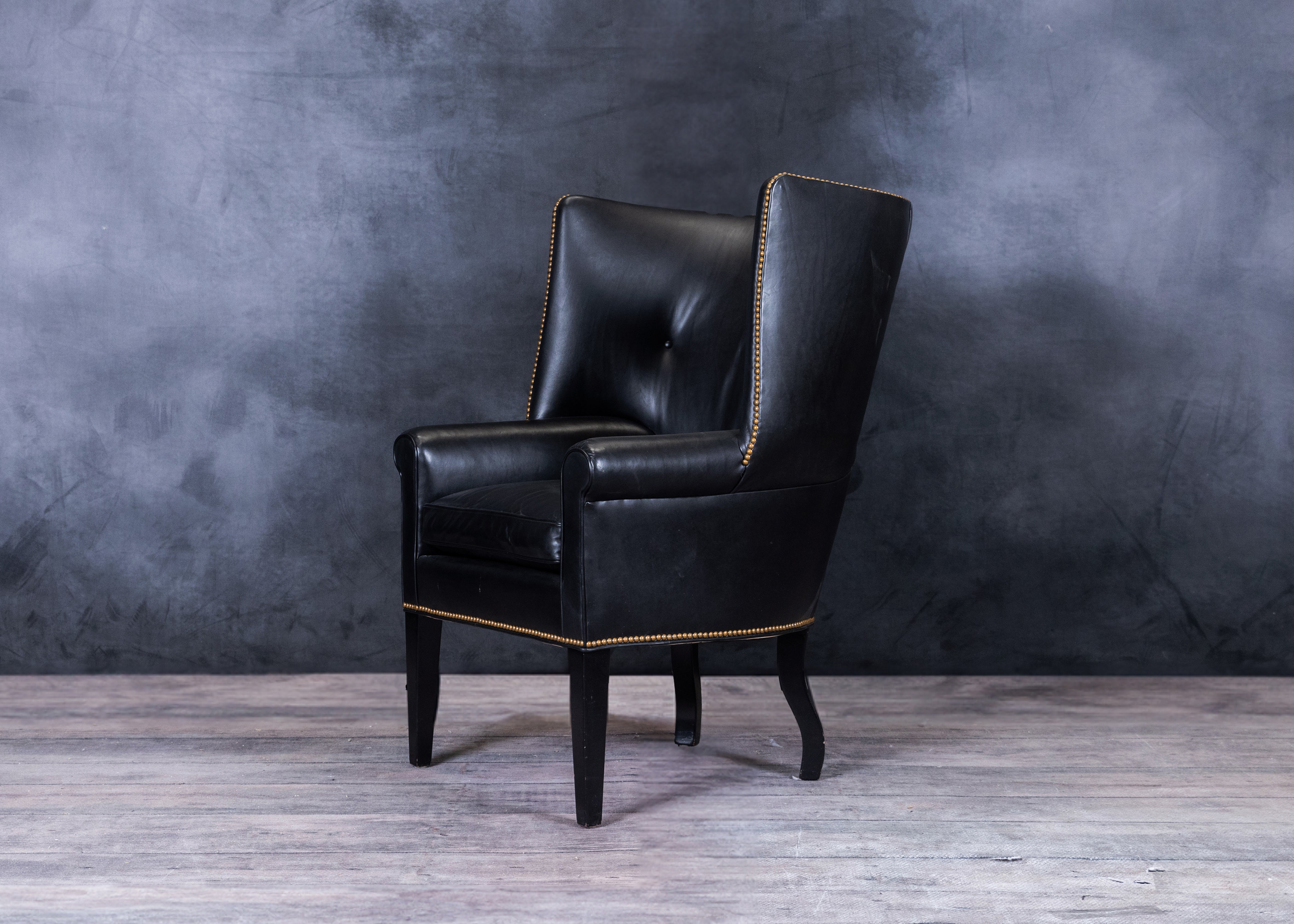 Premium Gotham Leather Chair - Modern Office & Home Furniture - Comfortable Executive Desk Chair for Work & Relaxation - Perfect for Home Office, Study & Living Room