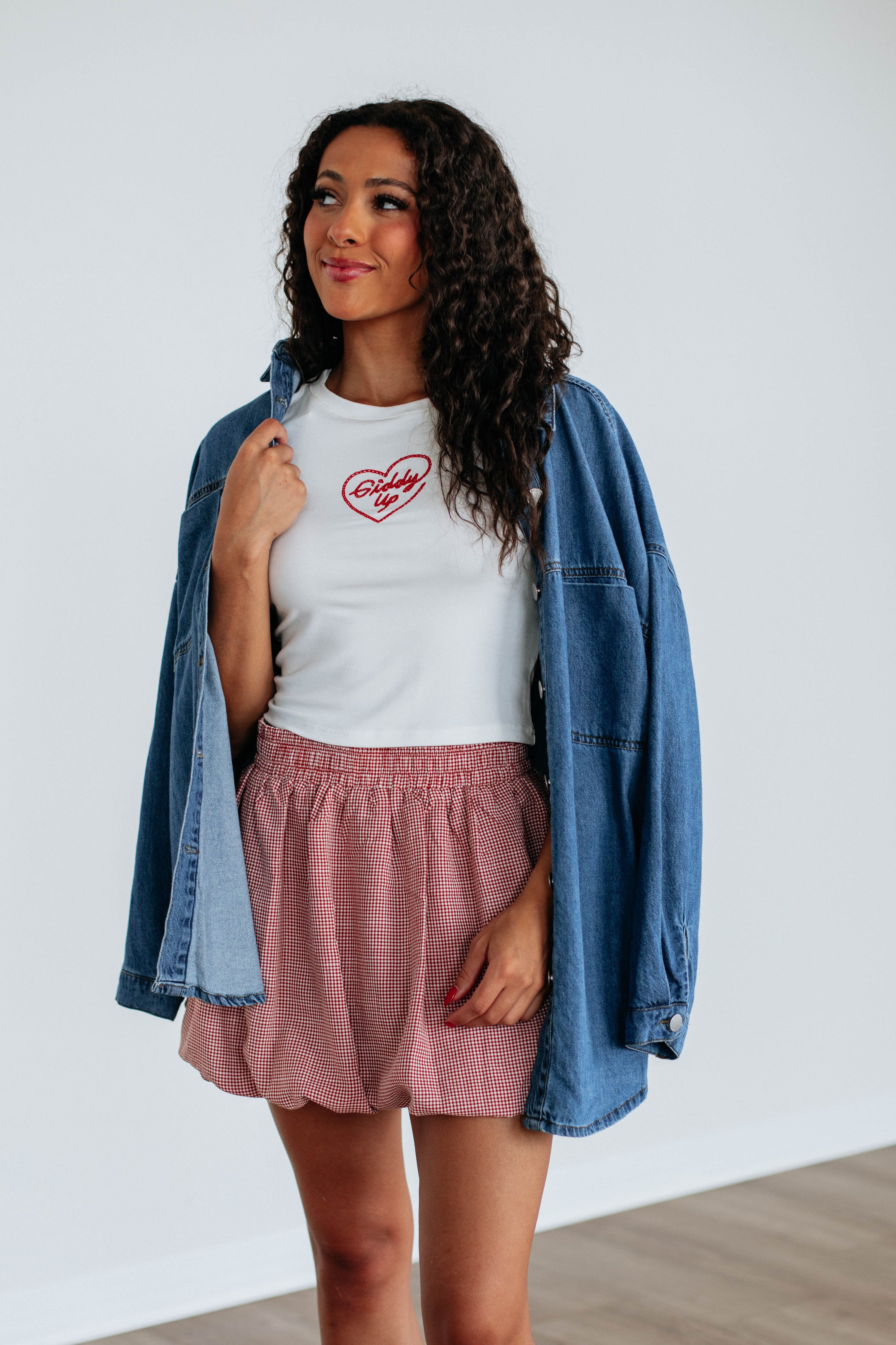 Giddy Up Tee - Trendy Western Style T-Shirt for Men & Women - Perfect for Rodeo, Country Concerts & Casual Outfits