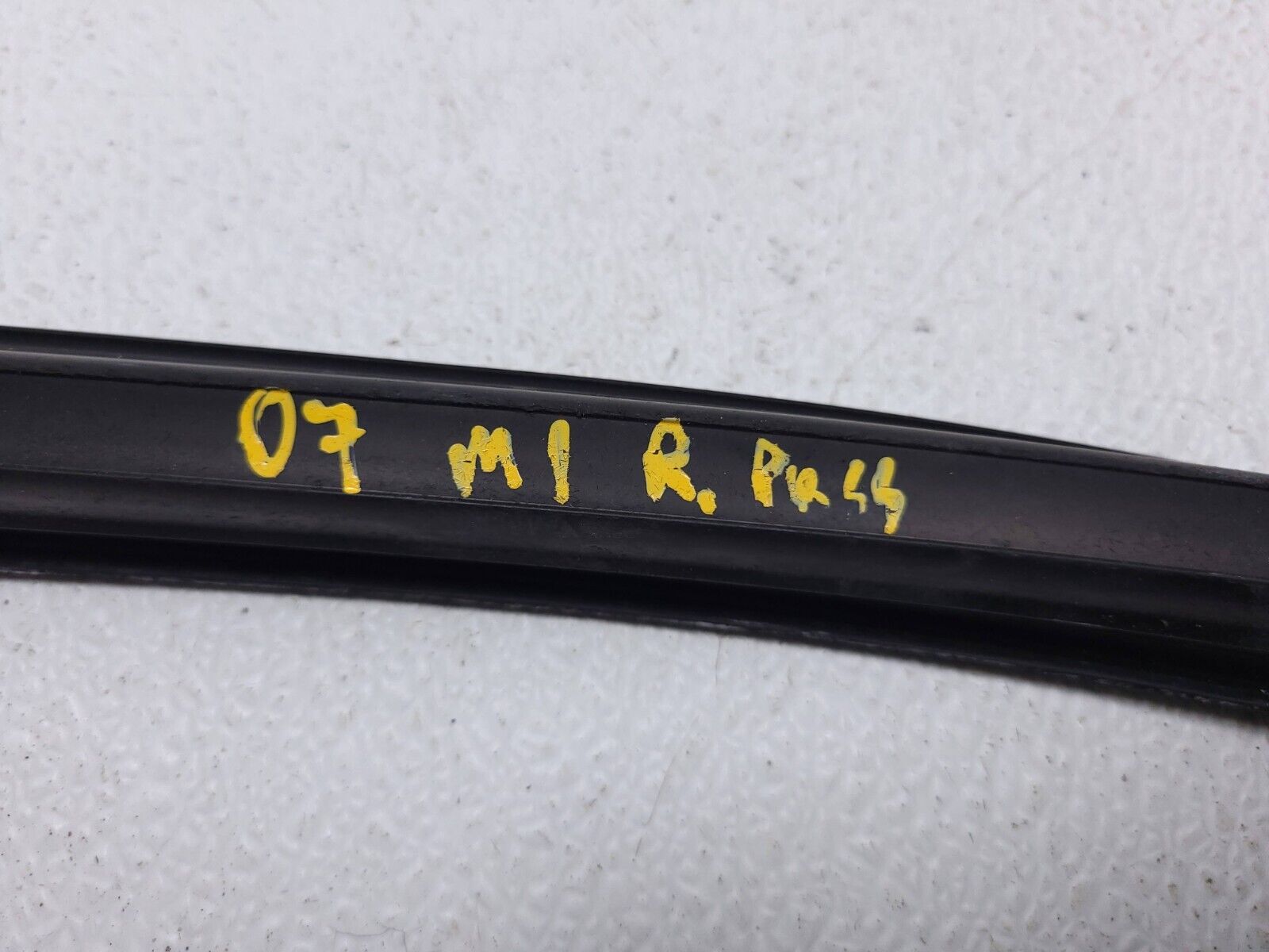 2006-2011 Mercedes ML500 Right Rear Passenger Door Weatherstrip Seal - OEM Replacement Part for Weather Protection & Noise Reduction - Perfect for Car Restoration & Maintenance