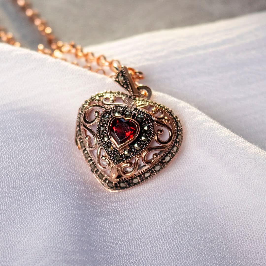 Vintage Garnet Heart Locket Necklace in Rose Gold - Perfect for Valentine's Day Gifts & Romantic Occasions