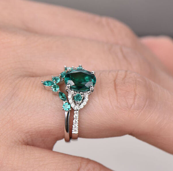 Vintage Oval Emerald Engagement Ring 1.2 Carat in White Gold - Elegant Women's Bridal Wedding Set for Proposal, Anniversary & Special Occasions